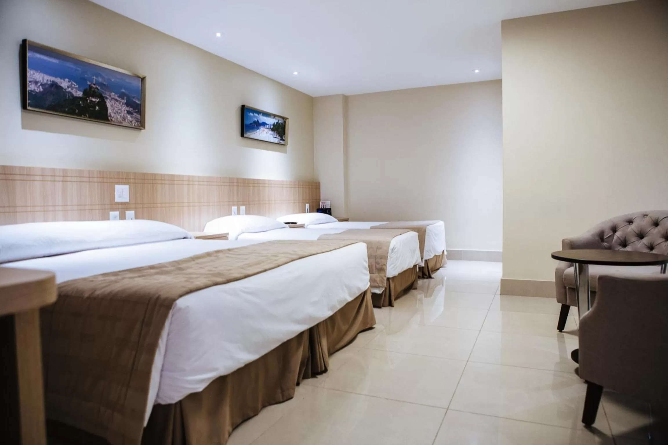 Photo of the whole room, Bed in Elegance Praia Hotel