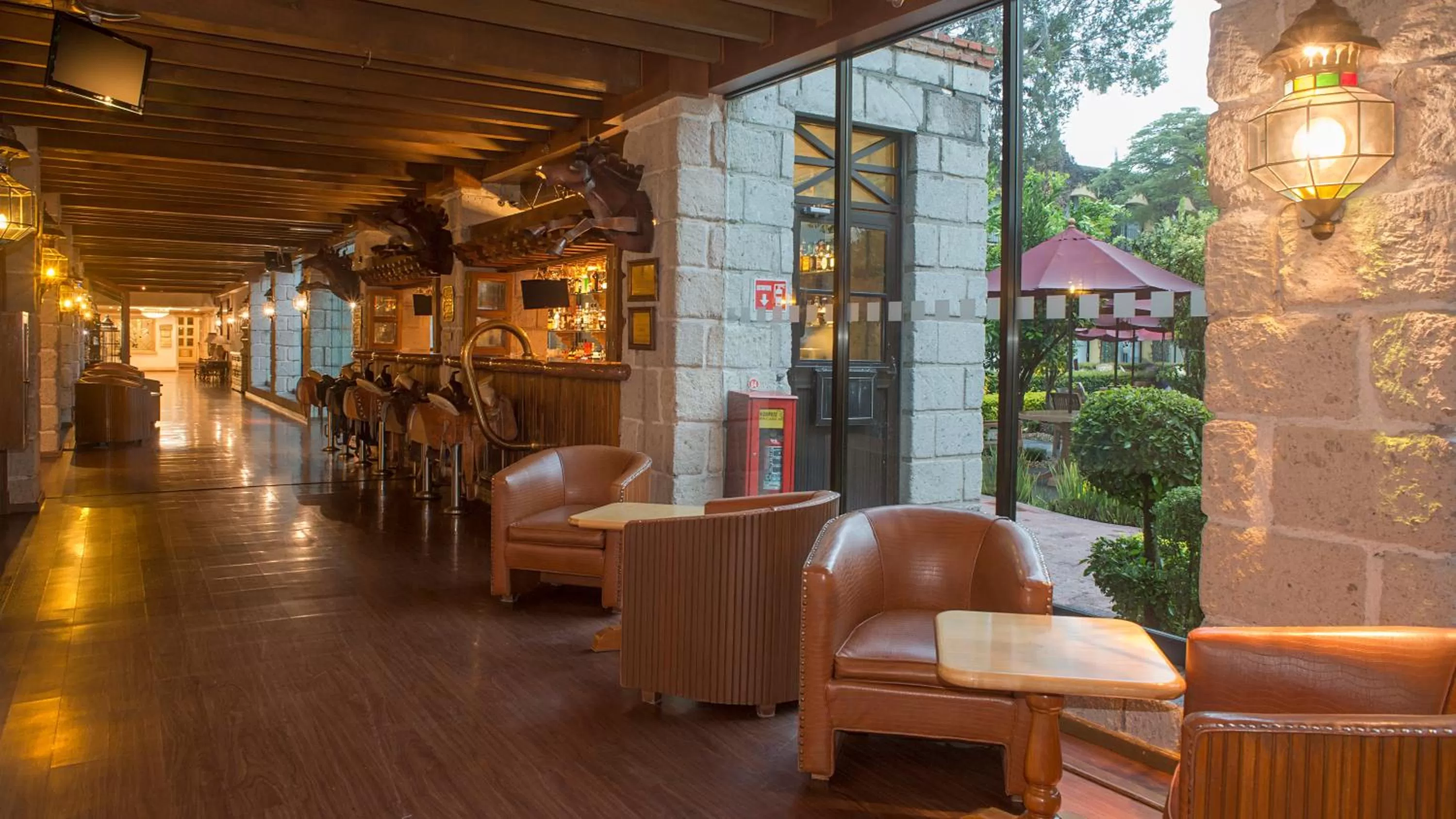 Lounge or bar in Holiday Inn Queretaro Centro Historico by IHG