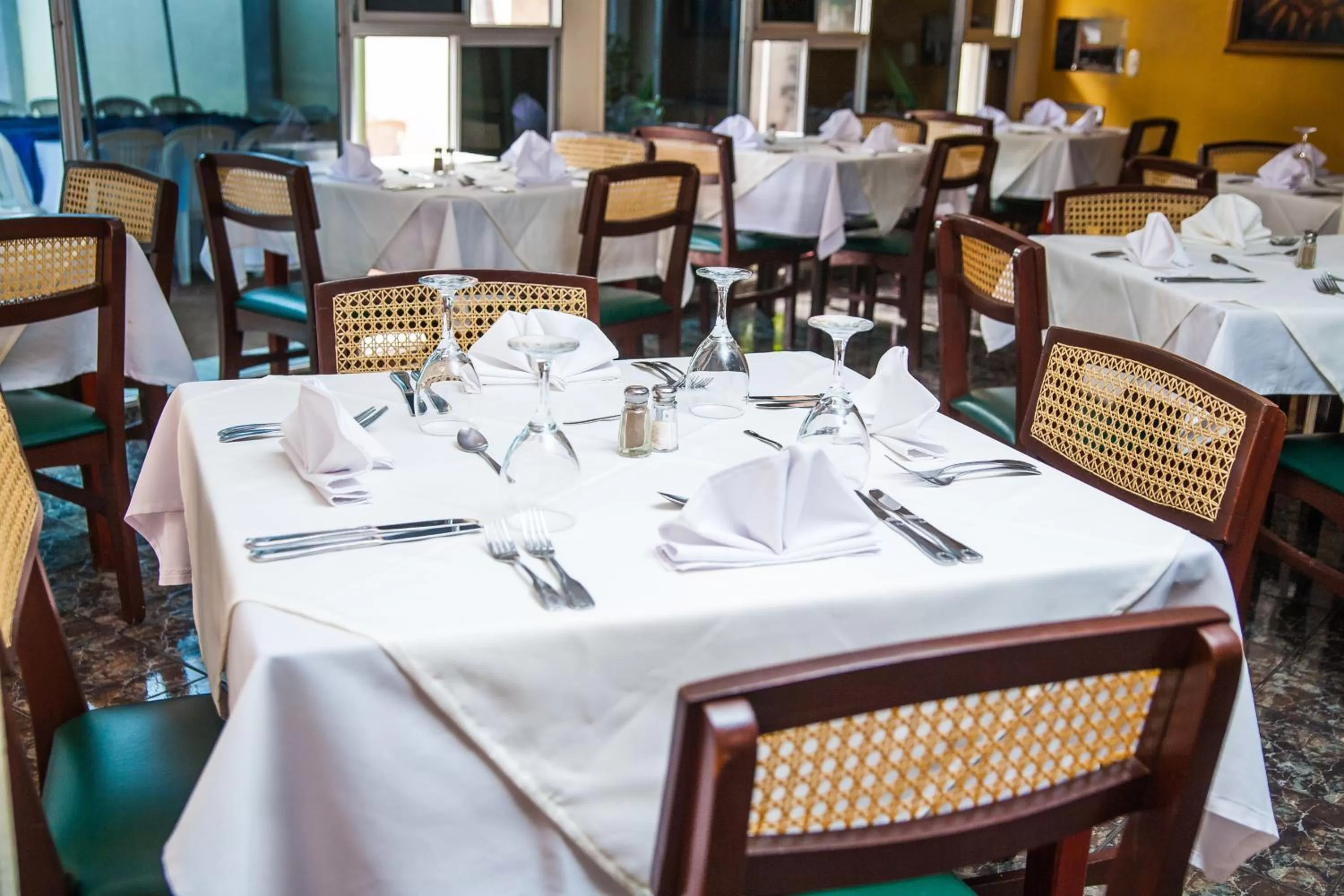 Restaurant/Places to Eat in Hotel Estrella