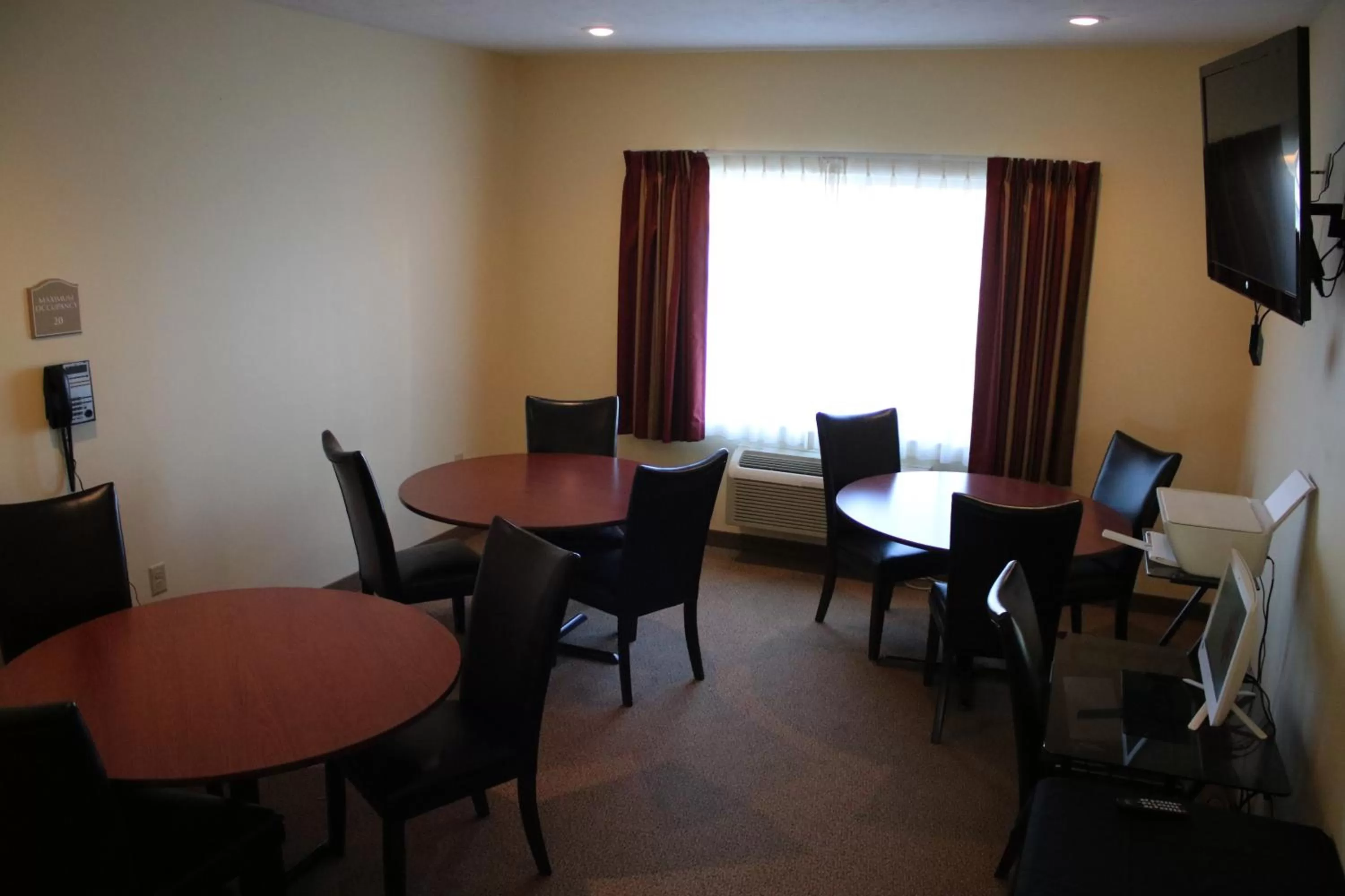 Meeting/conference room in The Edgewood Hotel and Suites