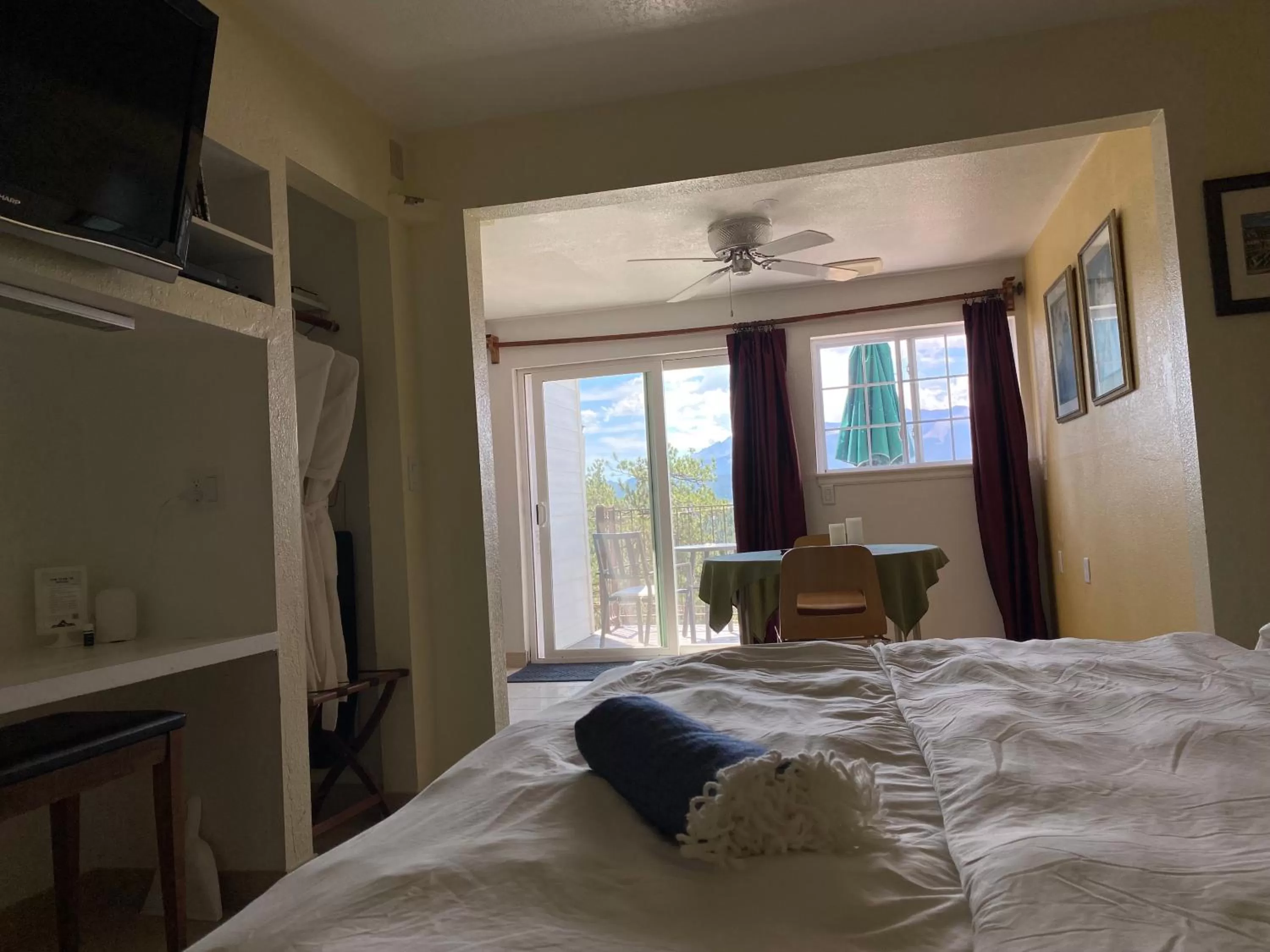 Creek Suite - King Suite with Mountain View in Pikes Peak Paradise Bed and Breakfast