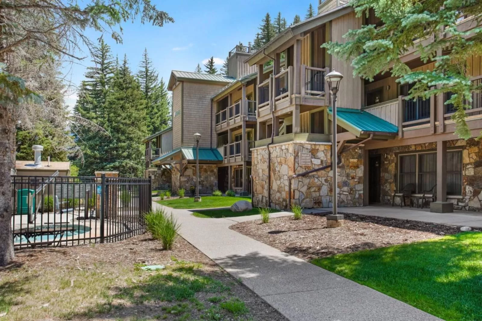 Property building in Bluegreen's StreamSide at Vail