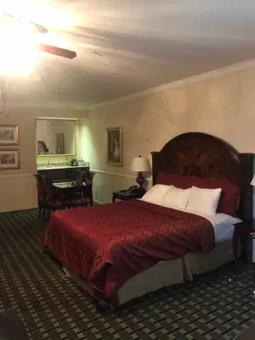 King Studio with Sofa Bed in Folk Inn Ontario Airport King Studio with Sofa Bed in Folk Inn Ontario Airport