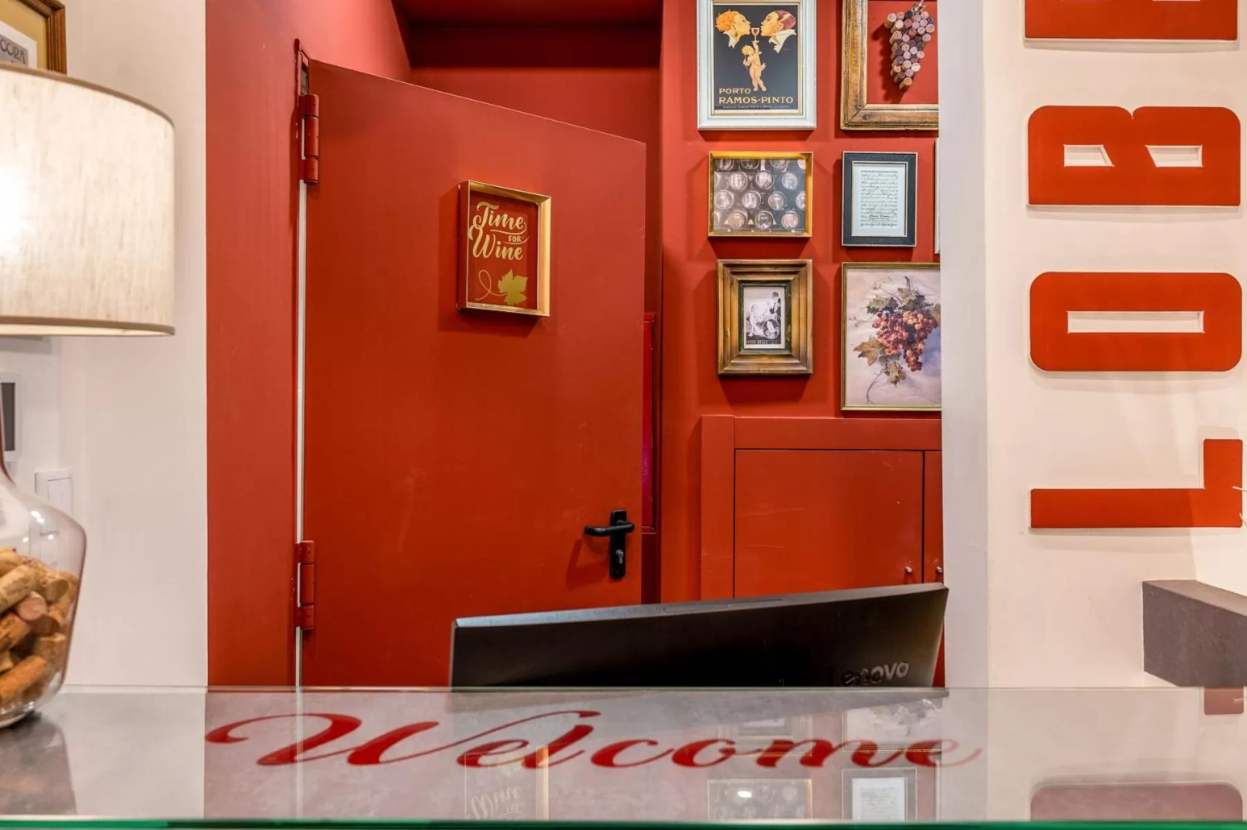 Lobby or reception in Lisbon Wine House - Rooms & Suites