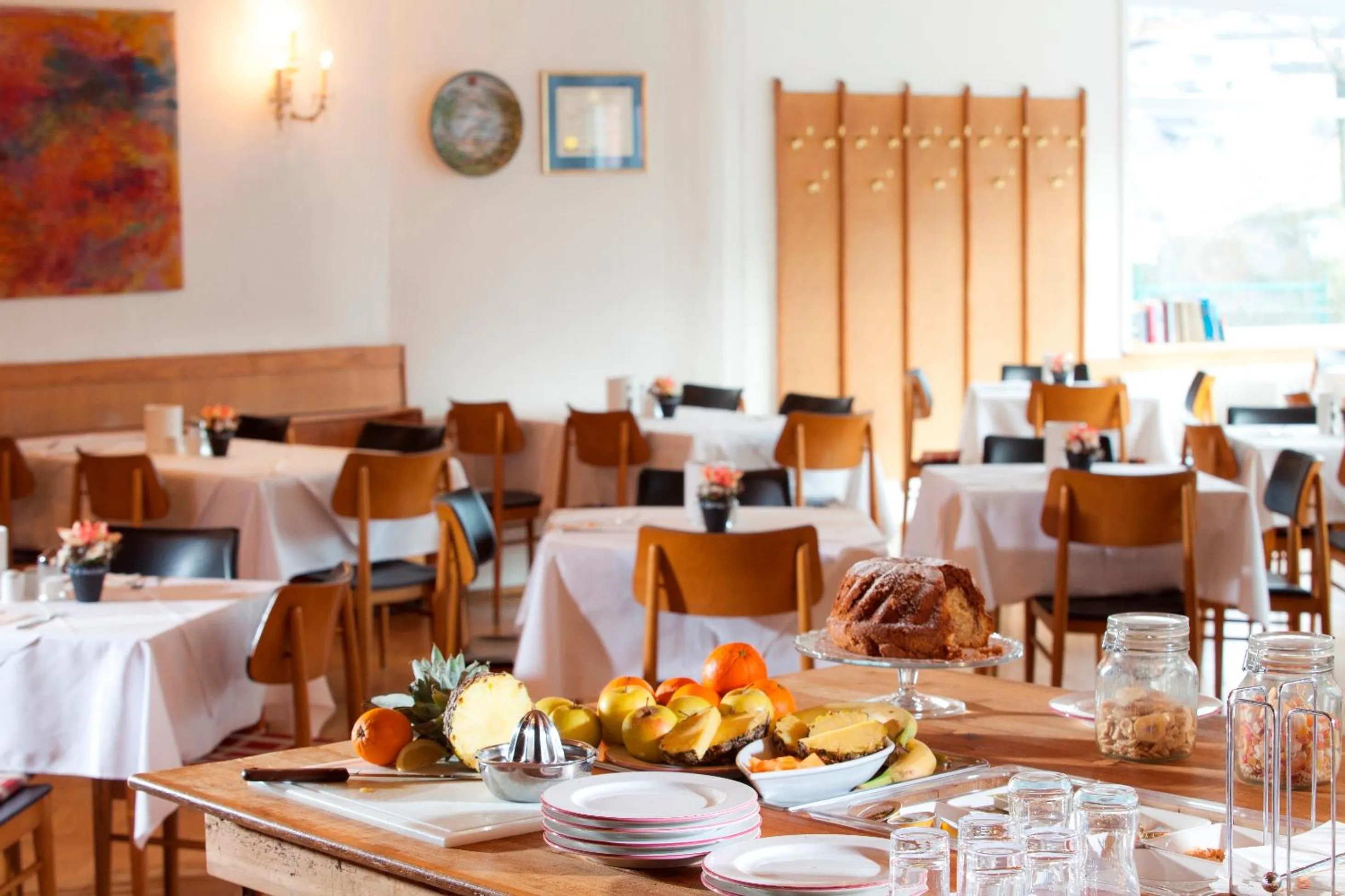 Restaurant/places to eat in Keramikhotel Goldener Brunnen