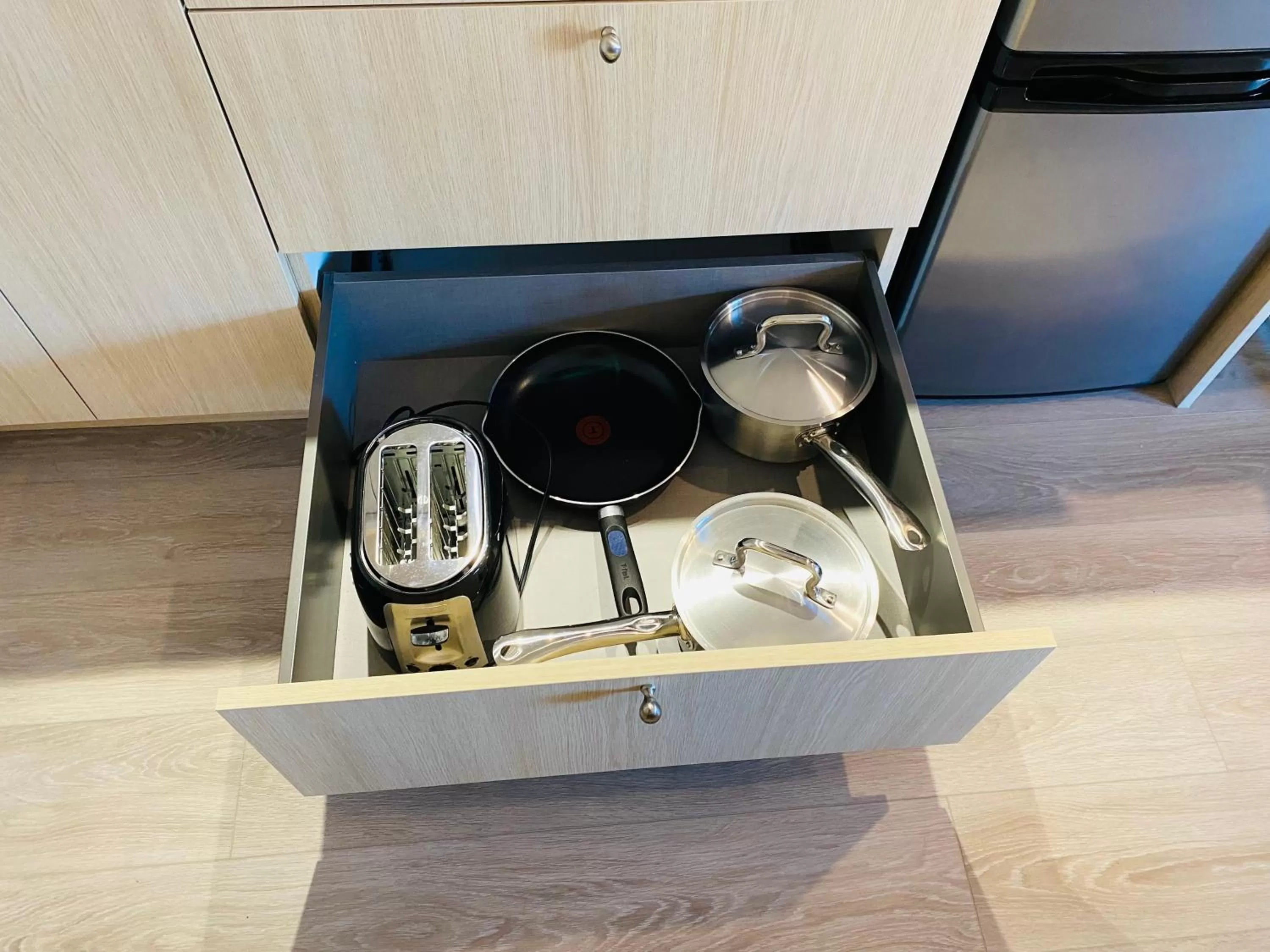 Kitchen or kitchenette, Bathroom in Motel L'Abri