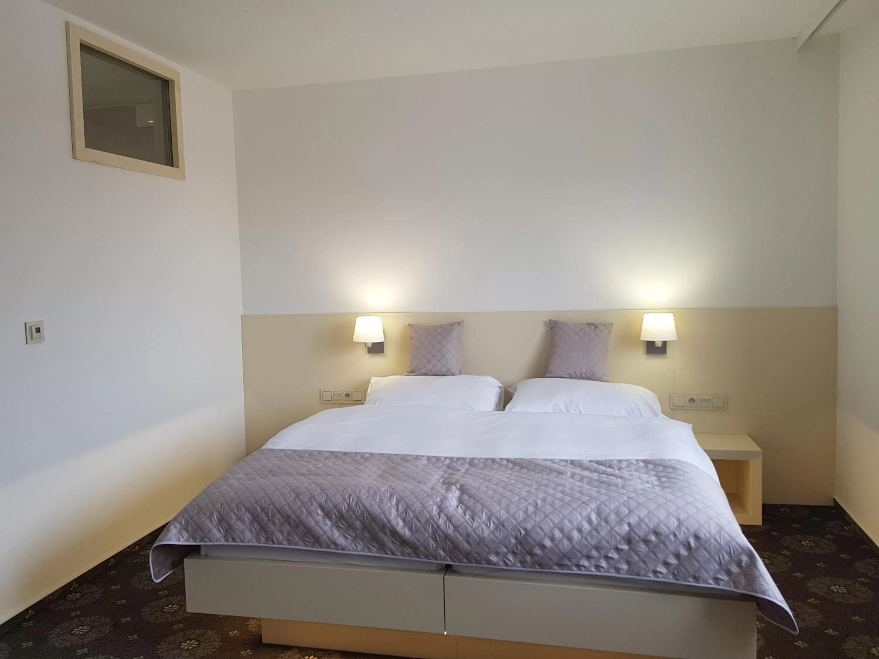 Bed in hotel Chmelnice