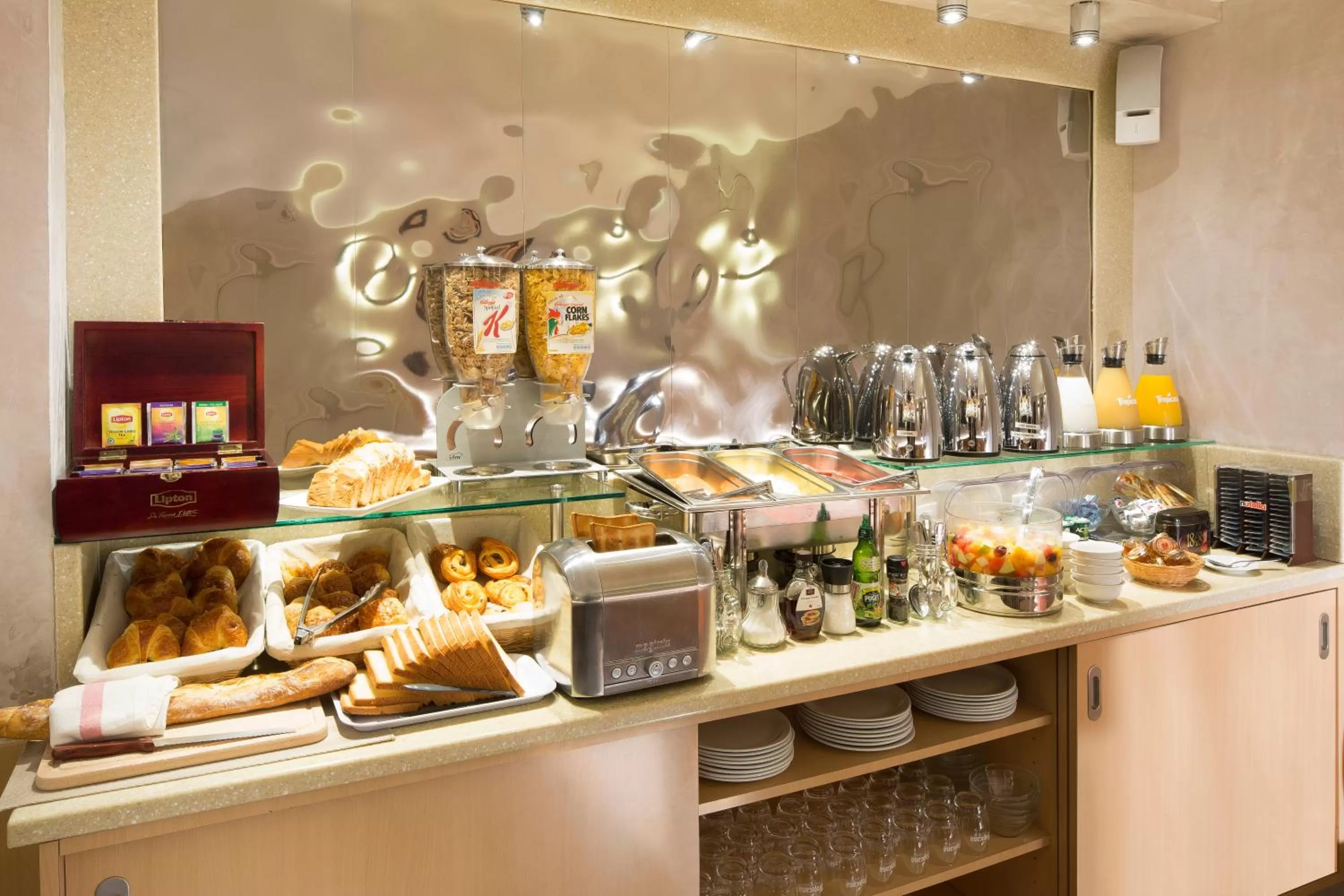 Breakfast in Europe Hotel Paris Eiffel