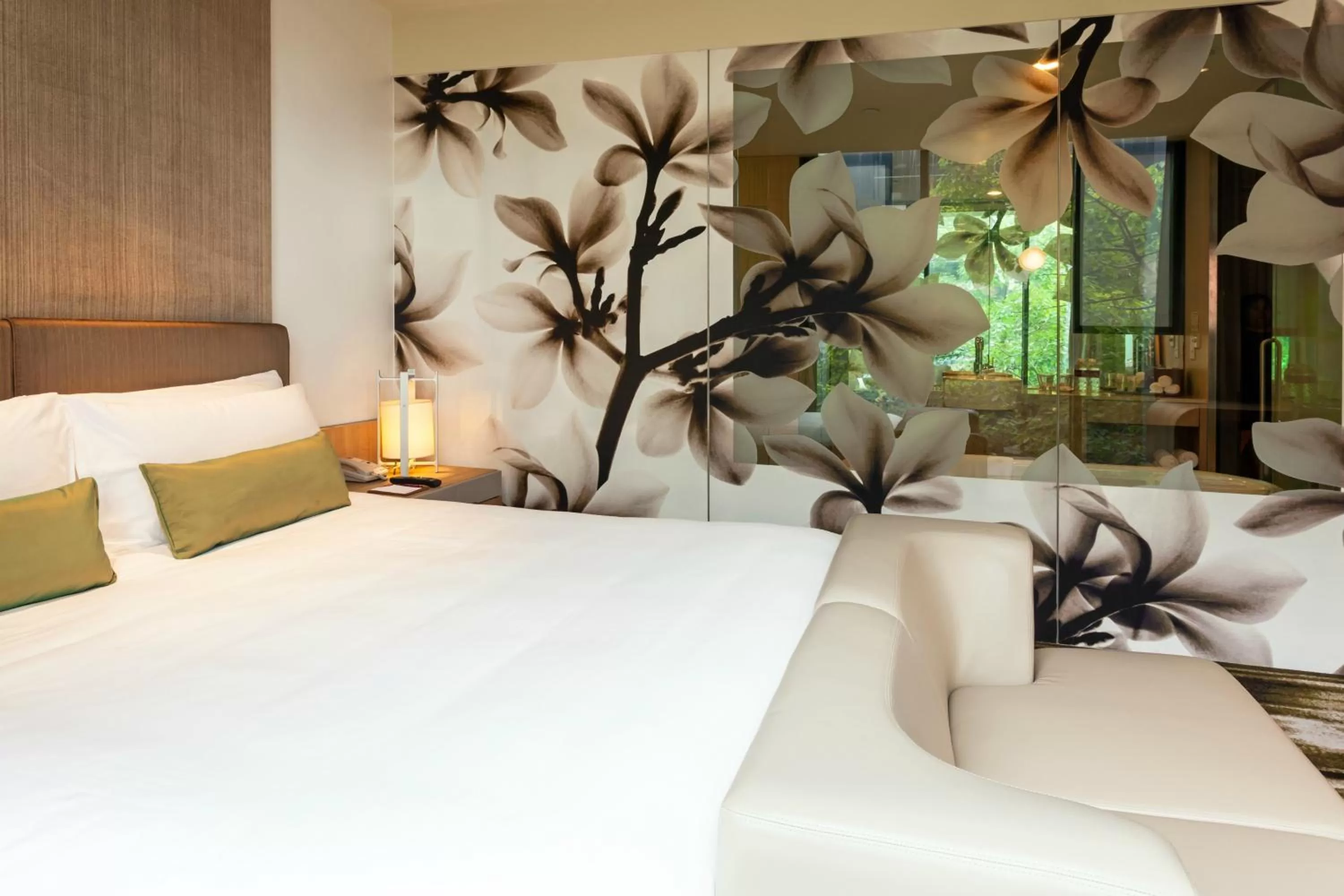 Photo of the whole room, Bed in Crowne Plaza Changi Airport by IHG