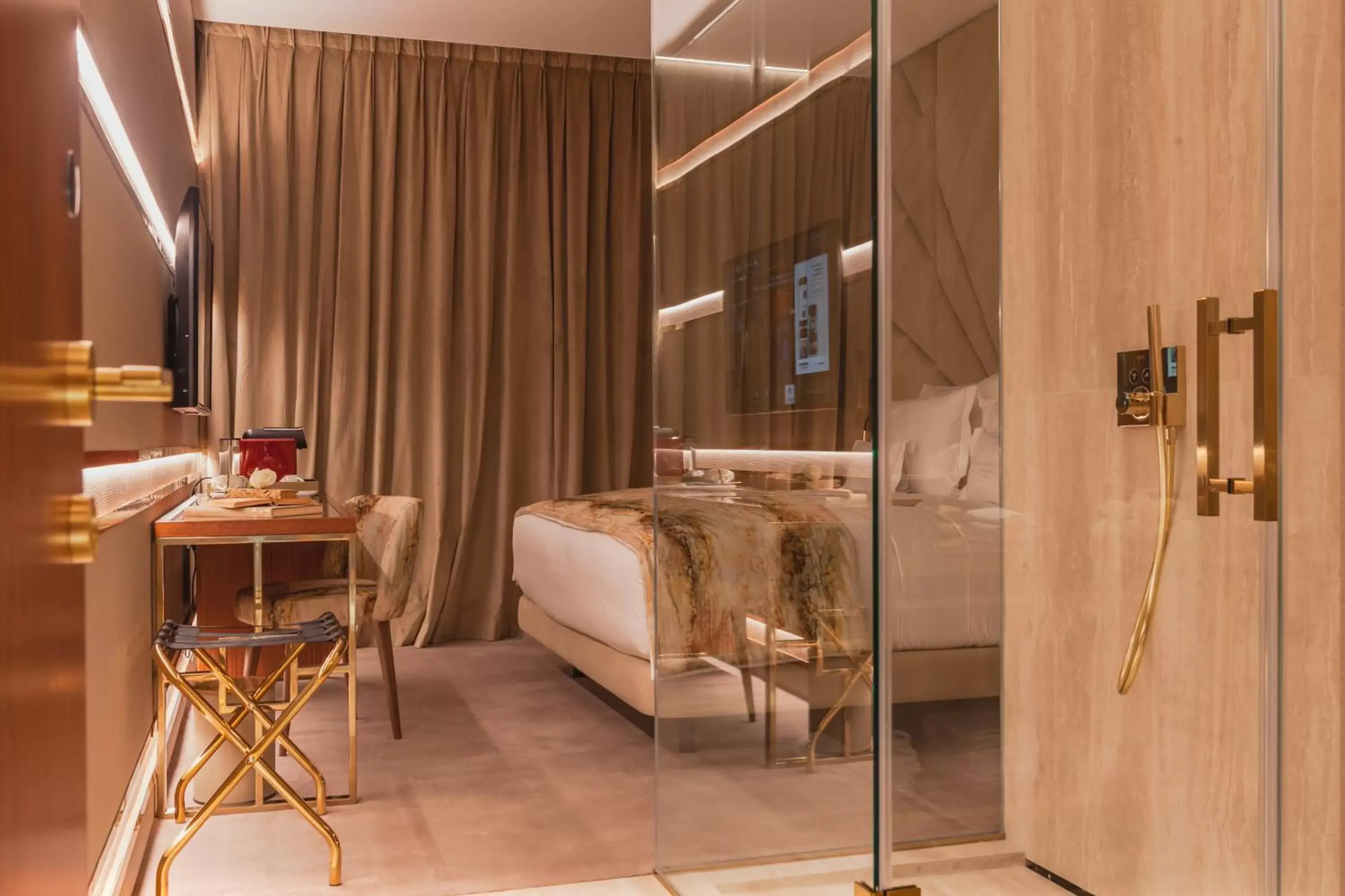 Superior King Room in Wine & Books Lisboa Hotel Superior King Room in Wine & Books Lisboa Hotel