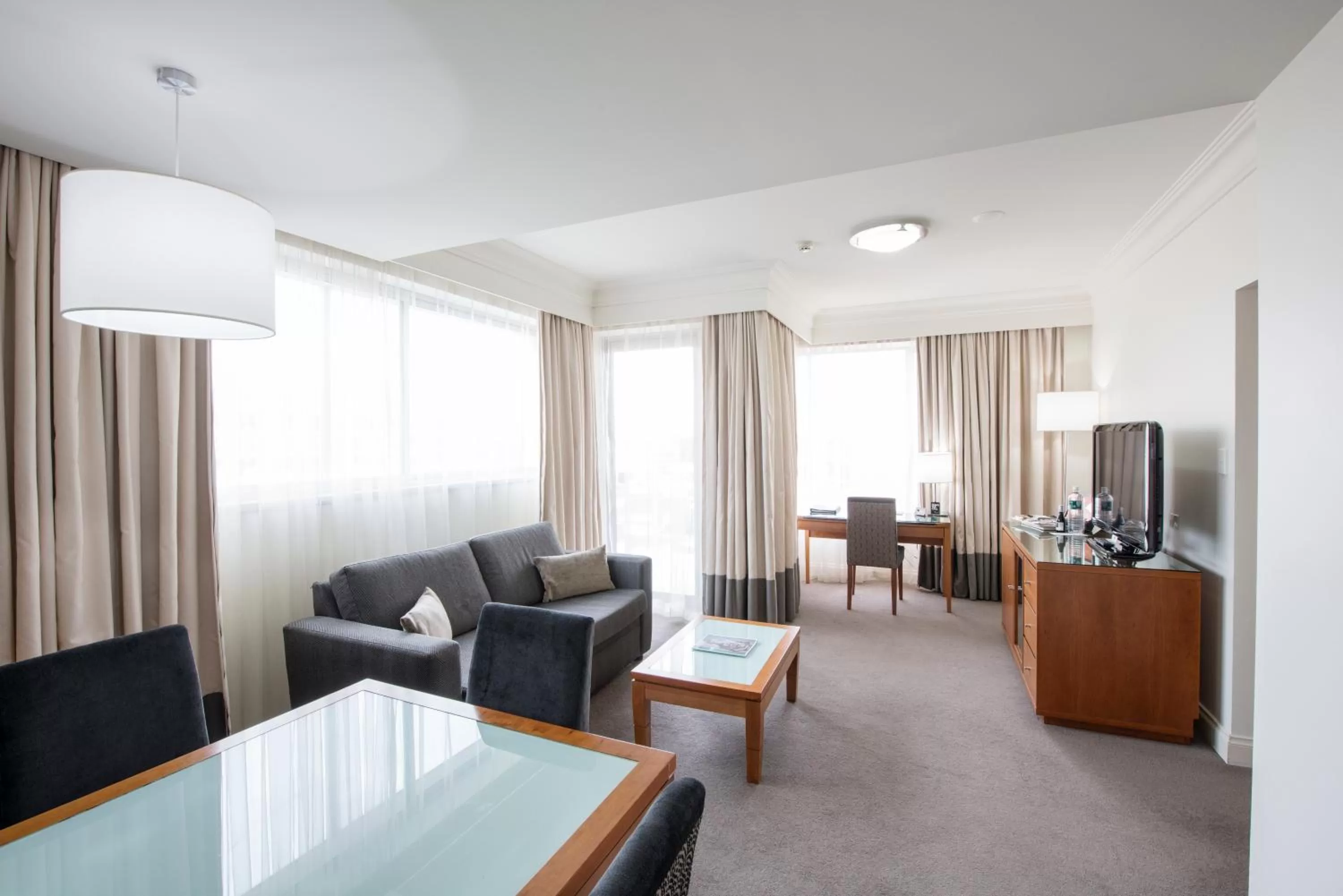 Living room in Majestic Roof Garden Hotel