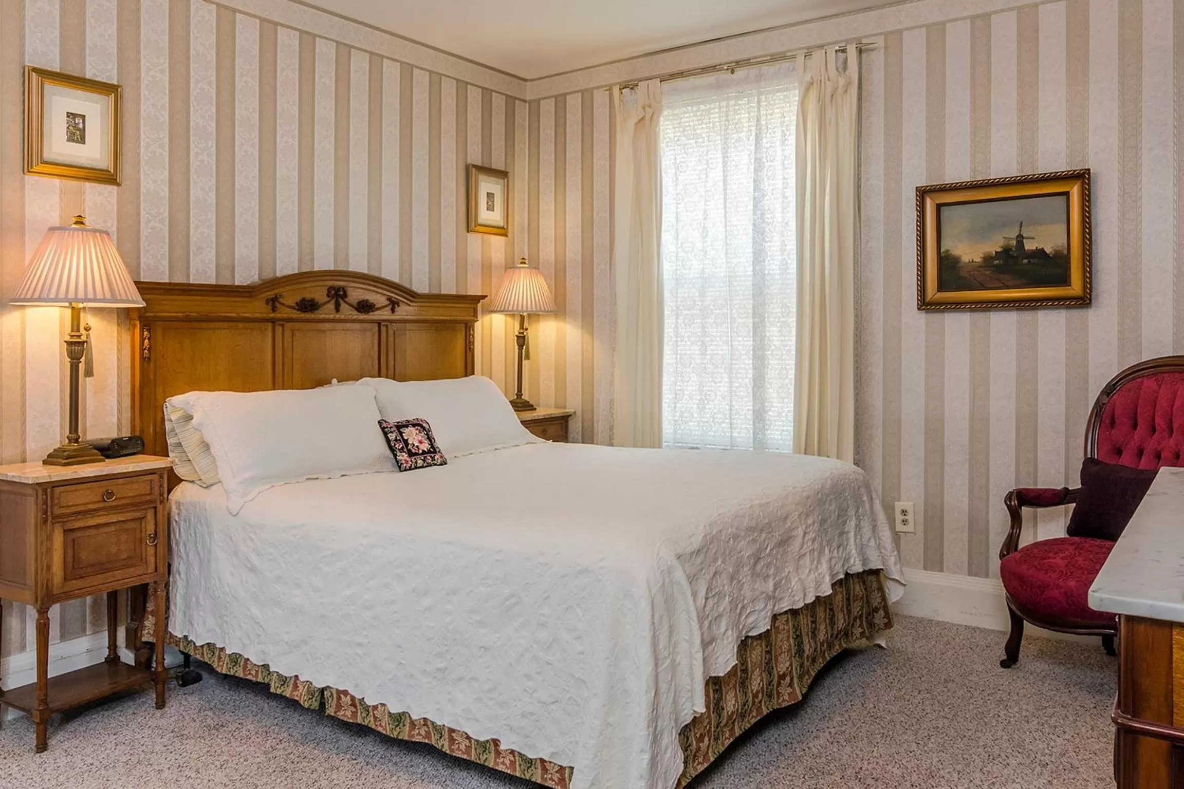 Bed in Rose Manor Bed & Breakfast