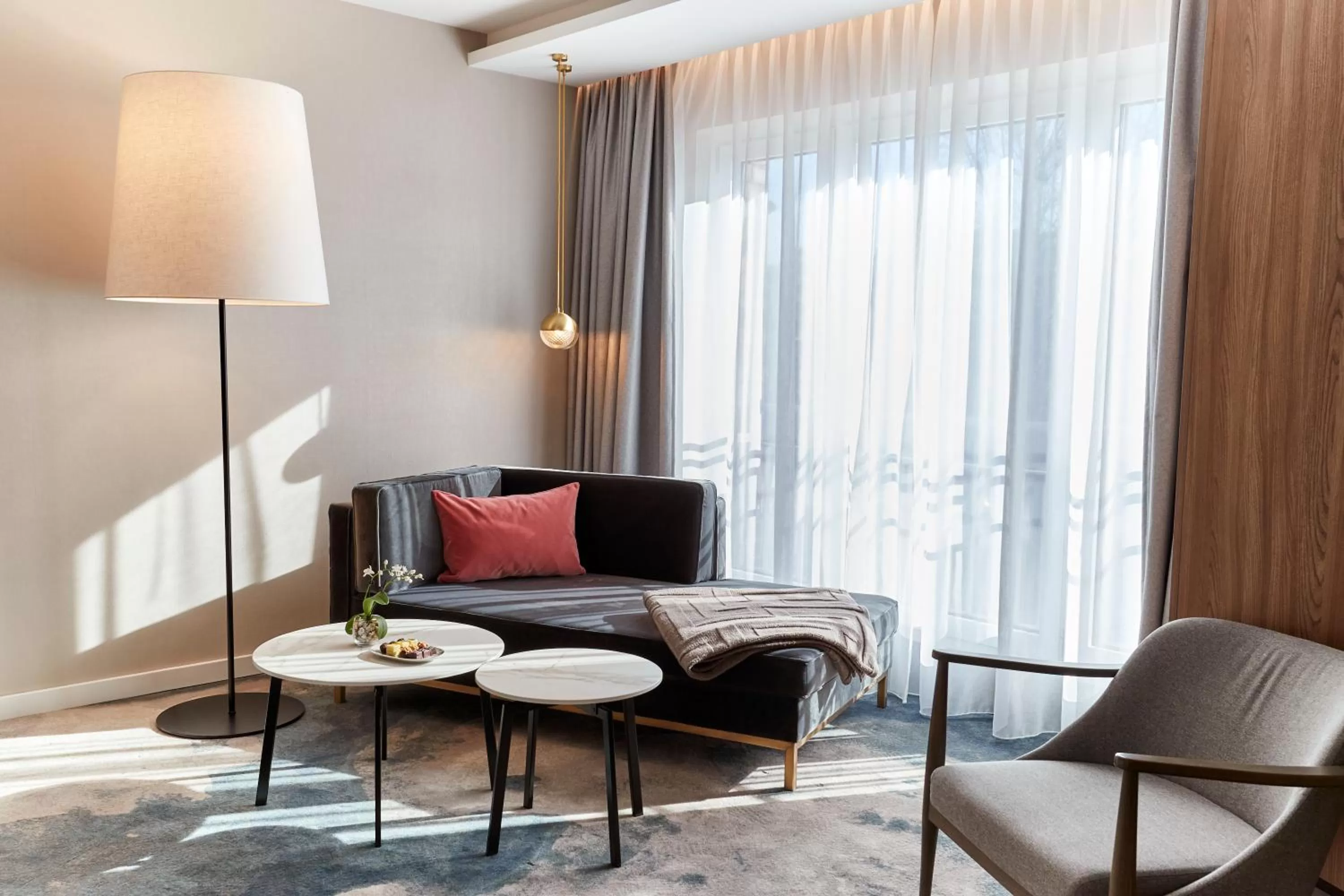 Seating area in Steigenberger Hotel Hamburg