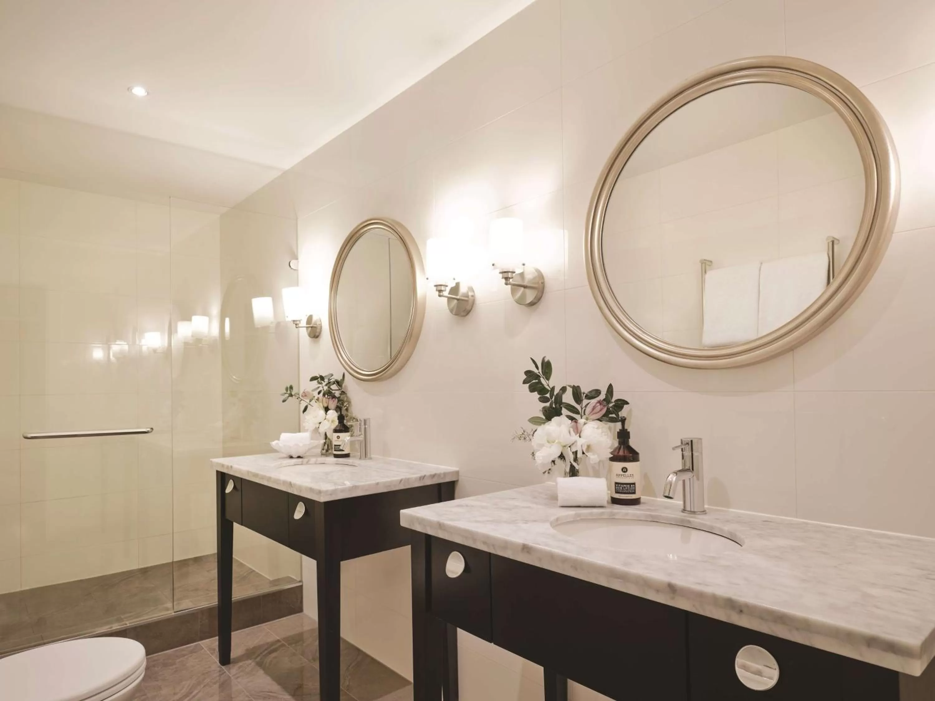 Bathroom in Rendezvous Hotel Melbourne