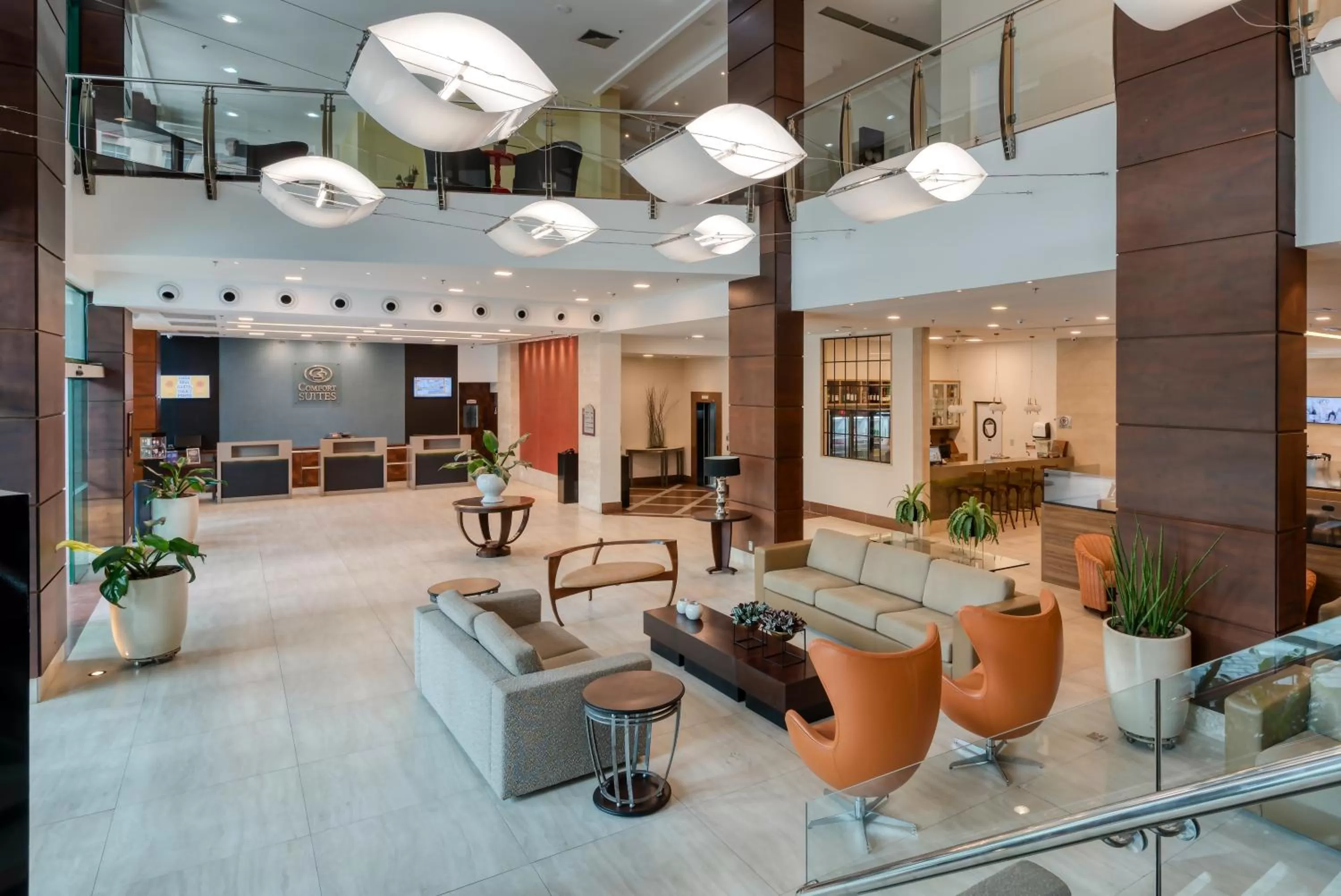 Lobby or reception in Comfort Suítes Vitória