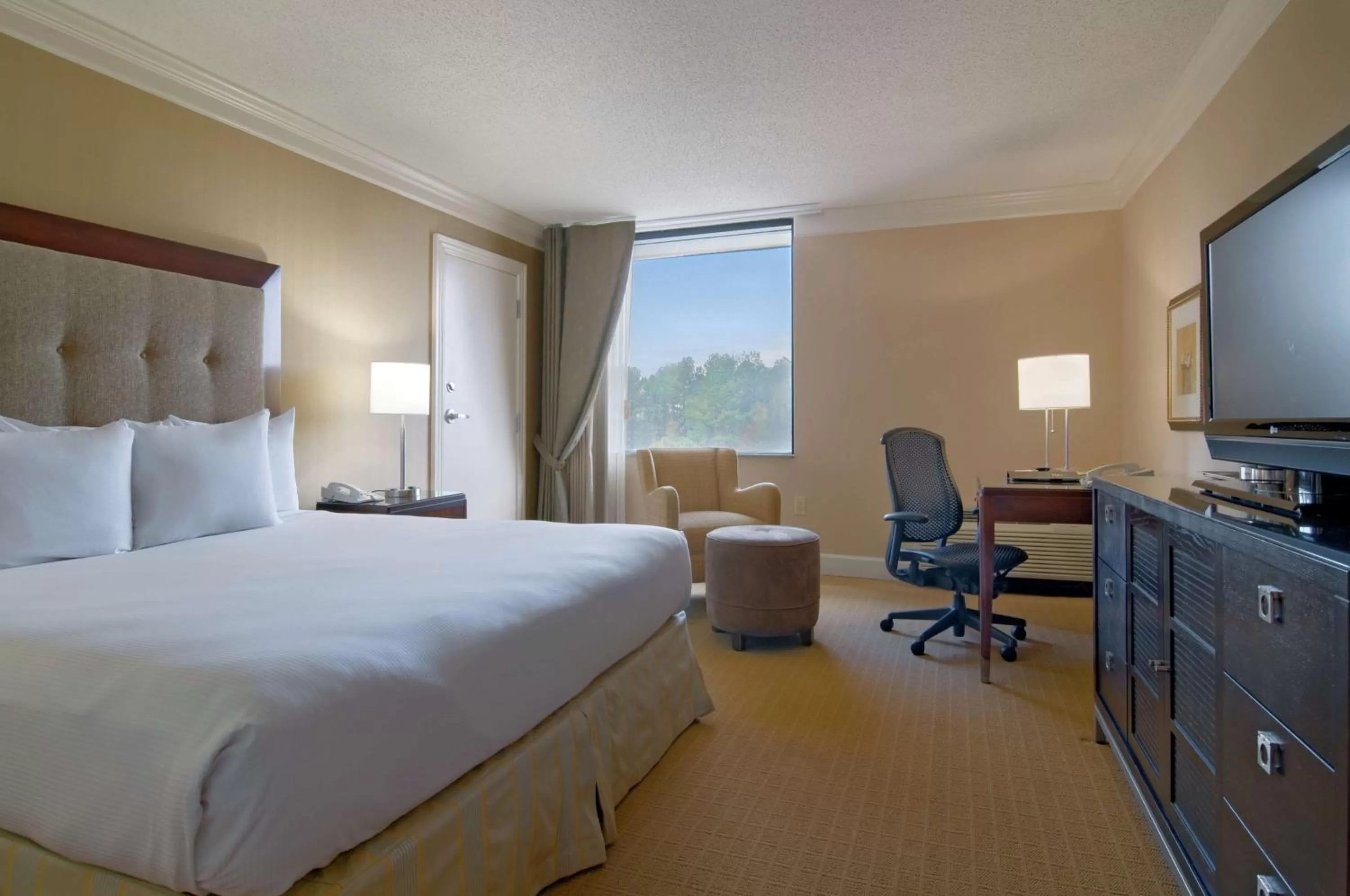 Bed in Hilton Raleigh North Hills