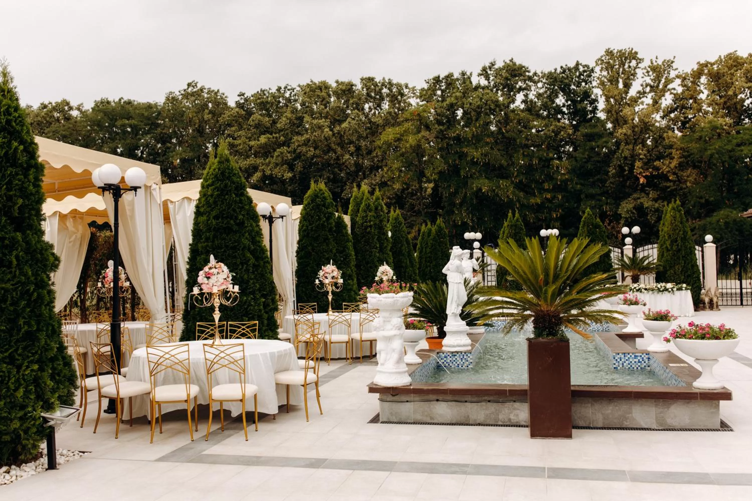 Restaurant/Places to Eat in Laura Holiday