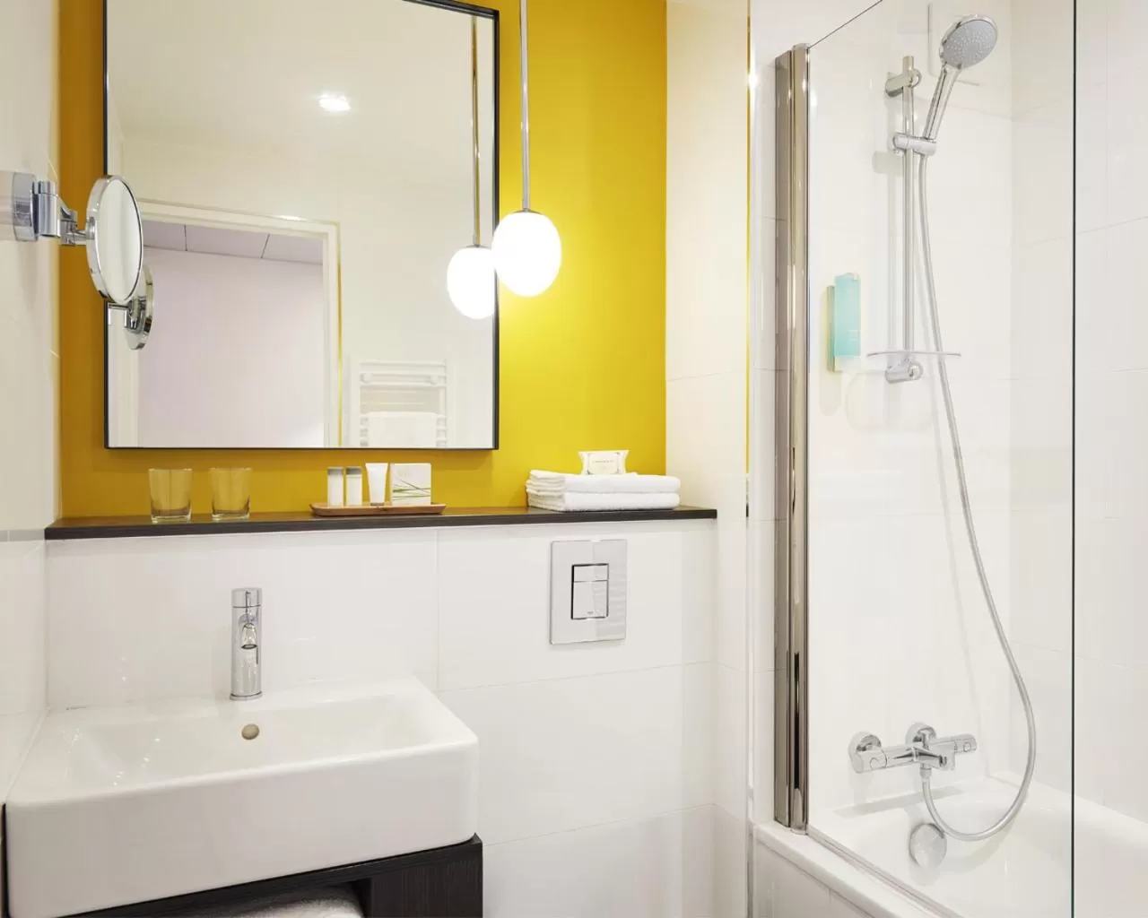 Shower in B&B HOTEL Paris 17 Batignolles