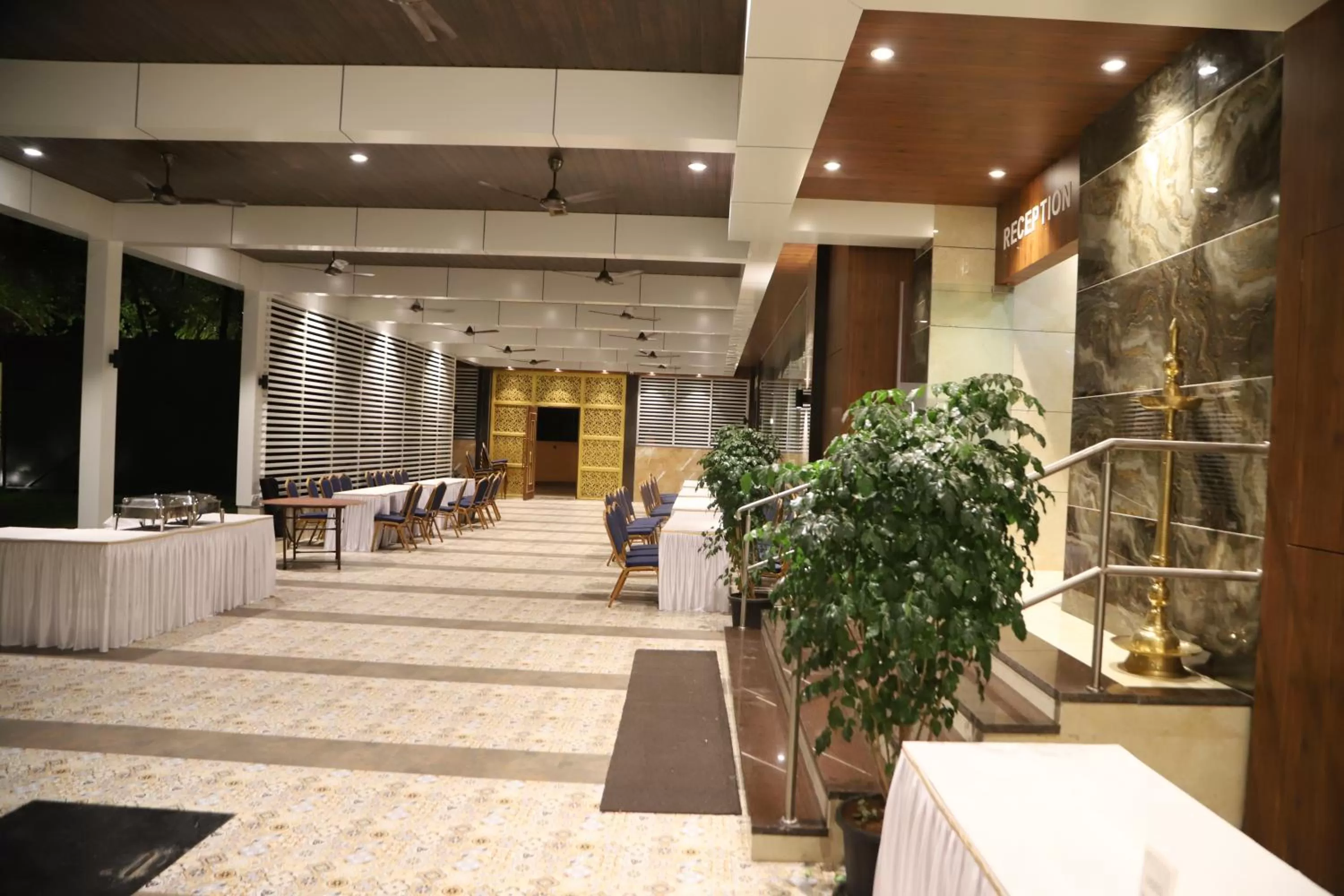 Restaurant/places to eat in Maple Inn