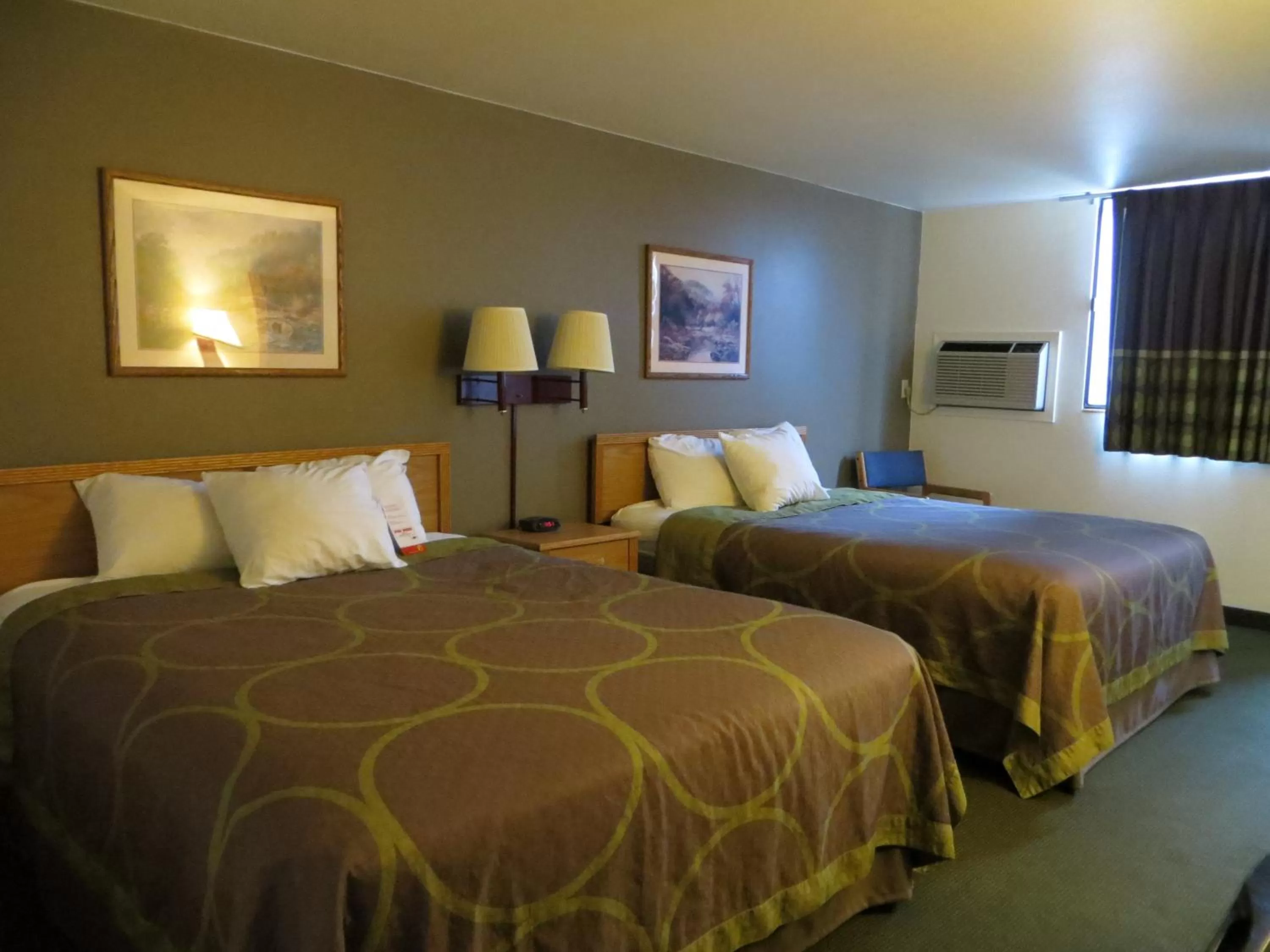 Photo of the whole room in Super 8 by Wyndham Spearfish