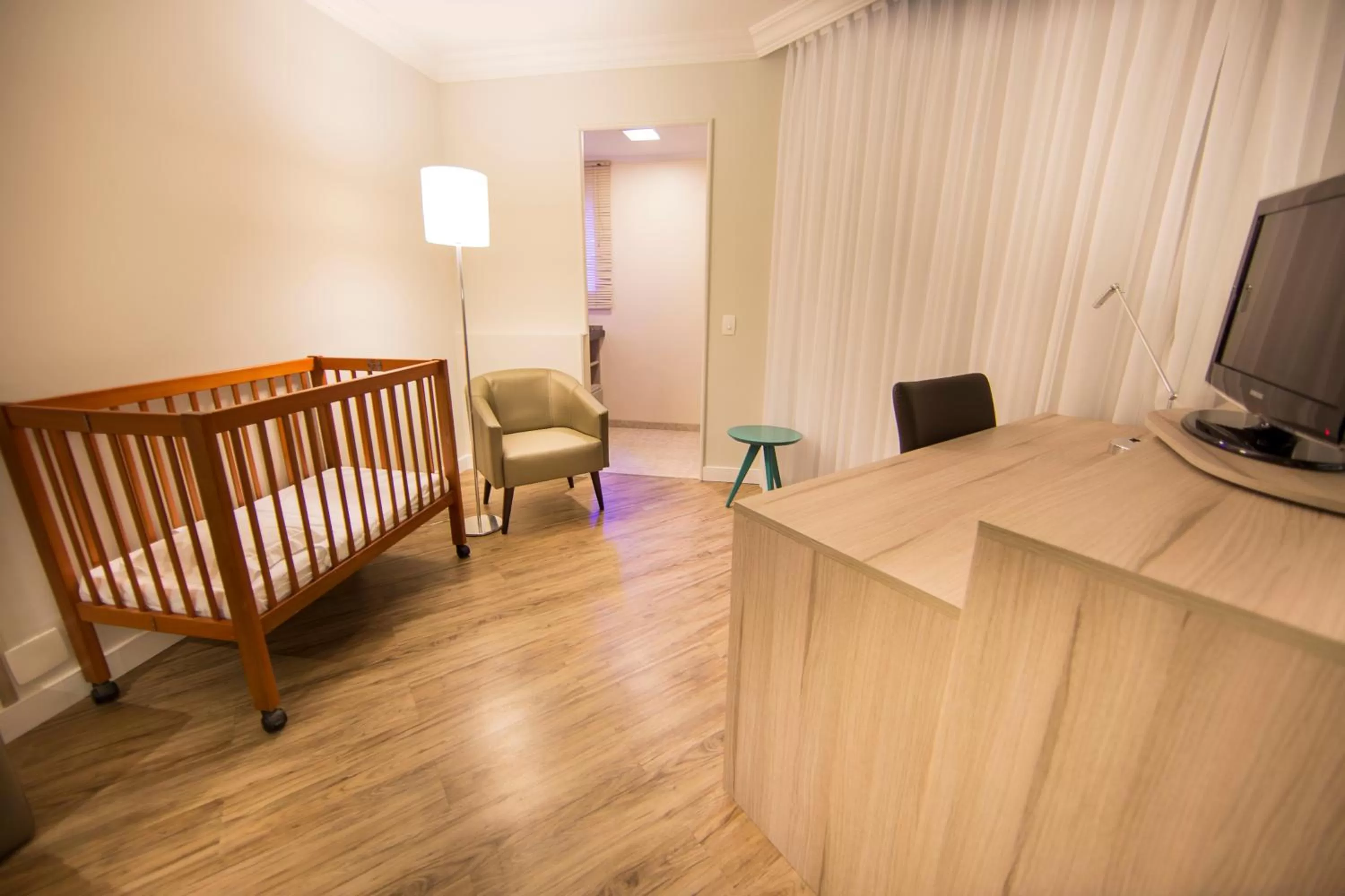 cot, Bed in Radisson Oscar Freire