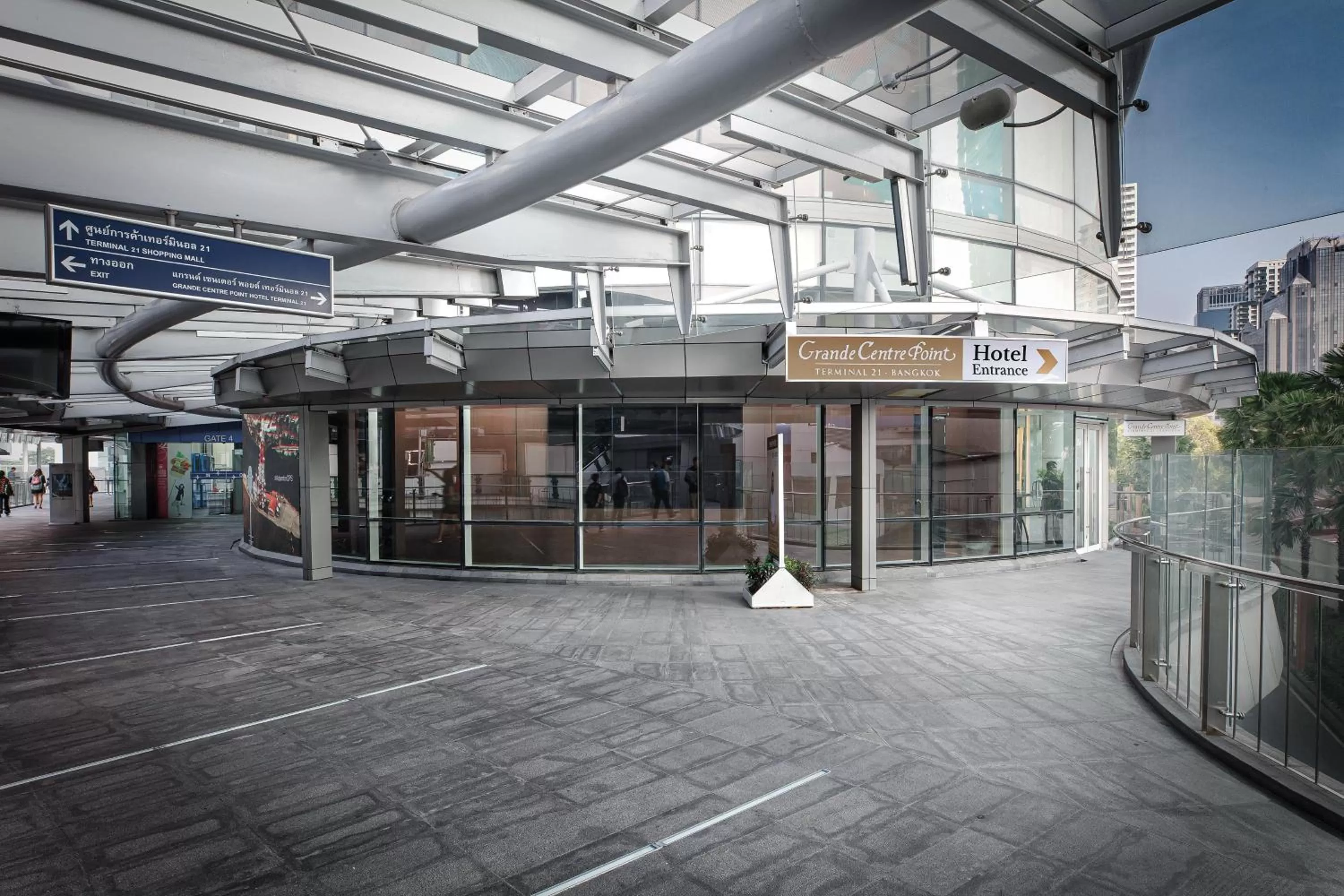 Facade/entrance in Grande Centre Point Hotel Terminal21