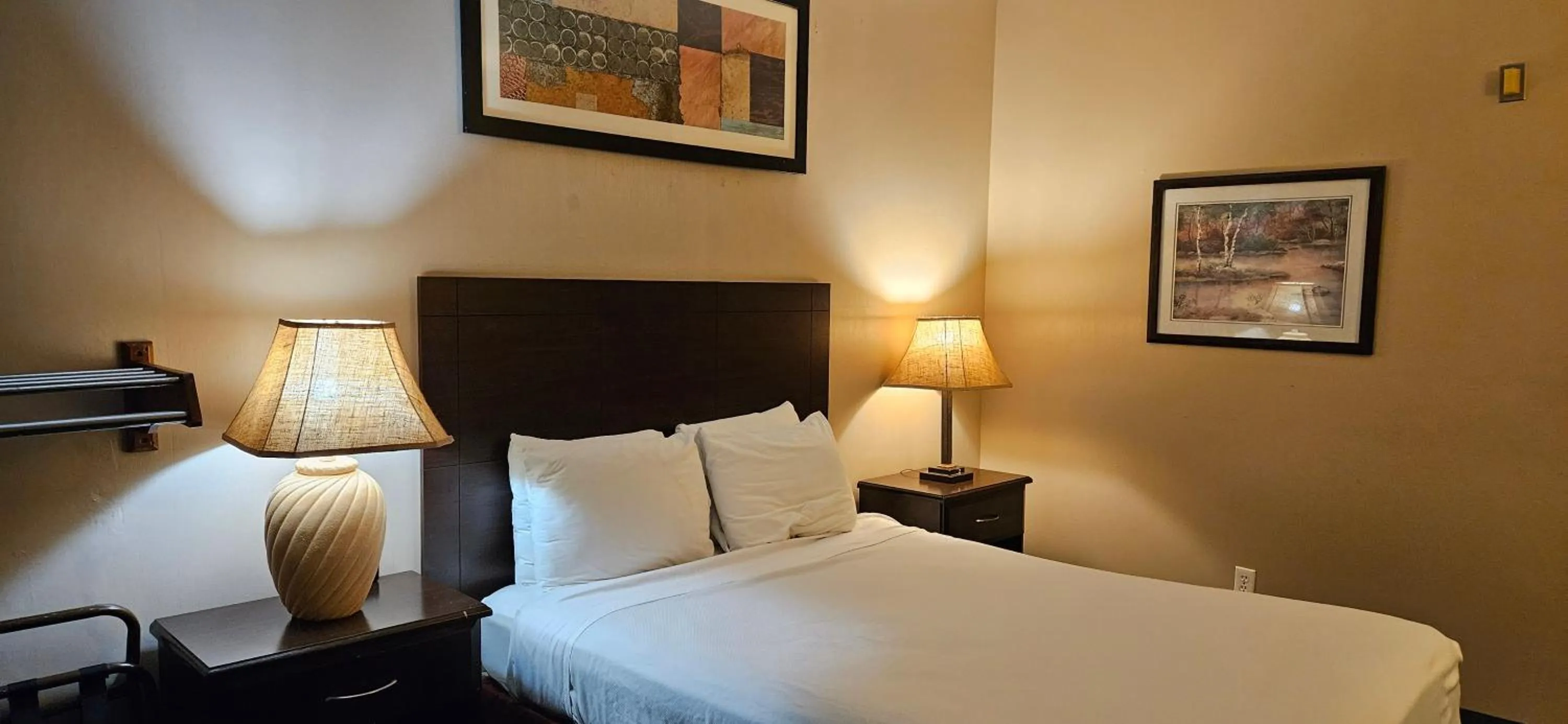 Bedroom, Bed in Bellis Inn