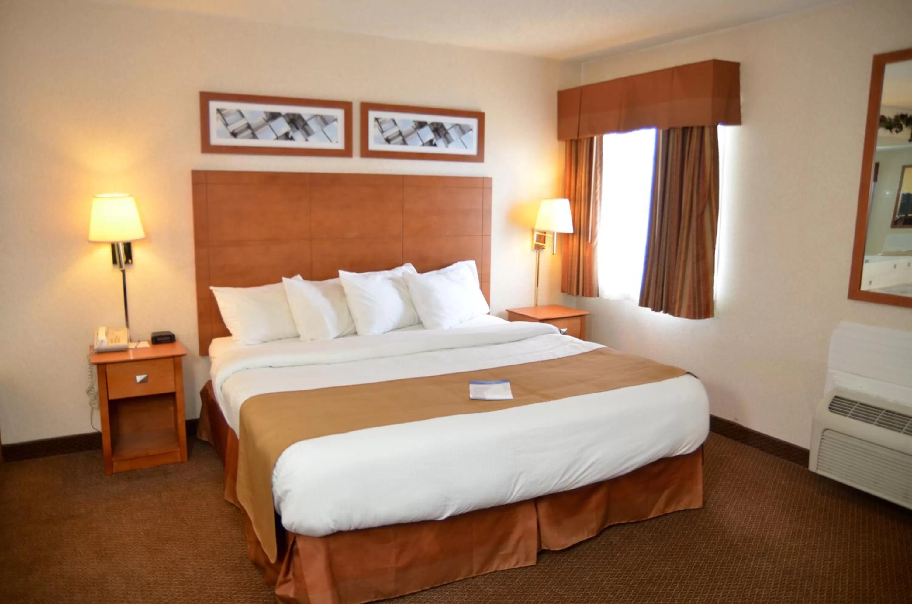 Bedroom, Bed in Baymont by Wyndham Port Huron