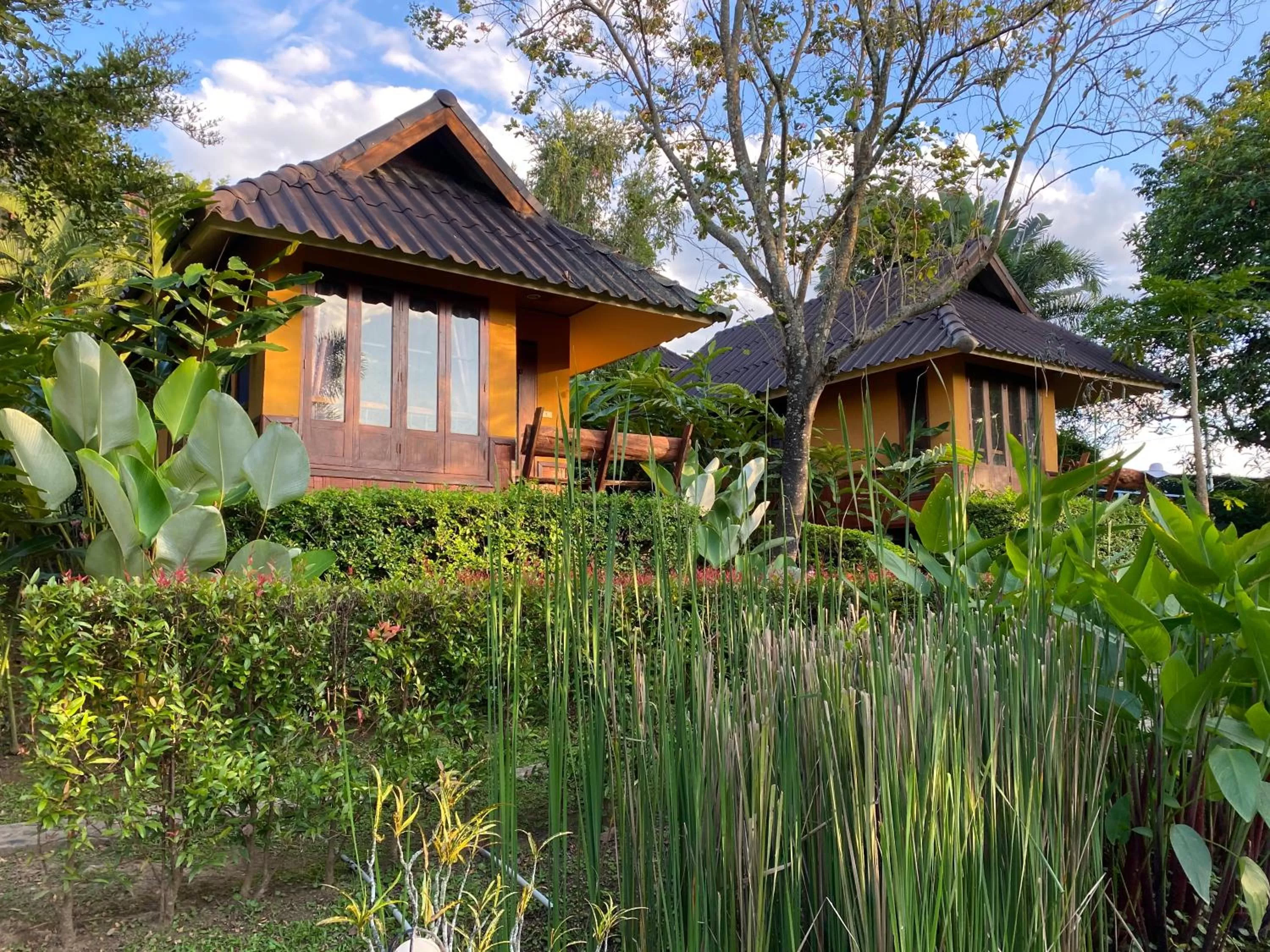Property building in Pura Vida Pai Resort