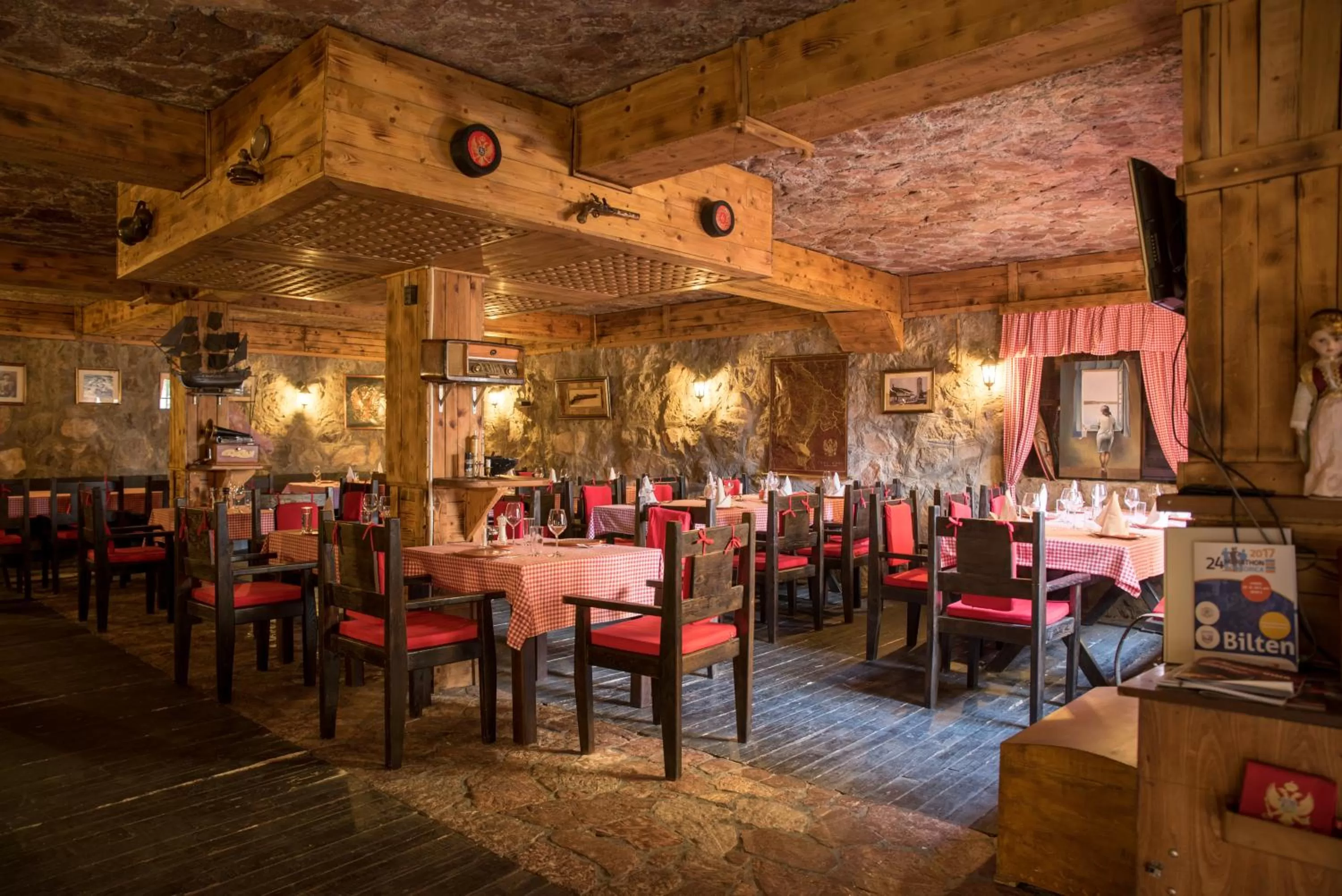 Food and drinks in Hotel Crnogorska Kuća