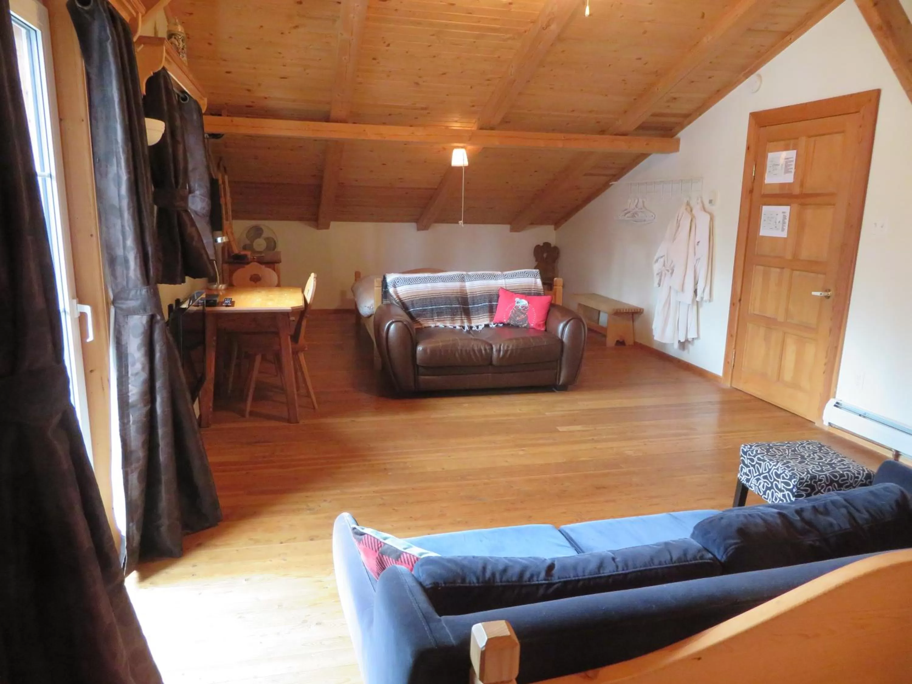 Bed in Alpenglow Bed and Breakfast