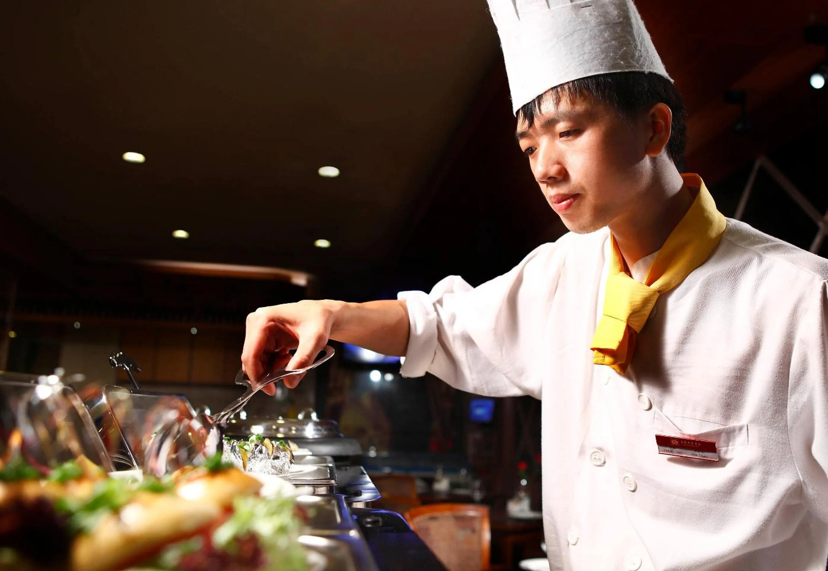 Restaurant/places to eat, Staff in Guangzhou The Royal Garden Hotel