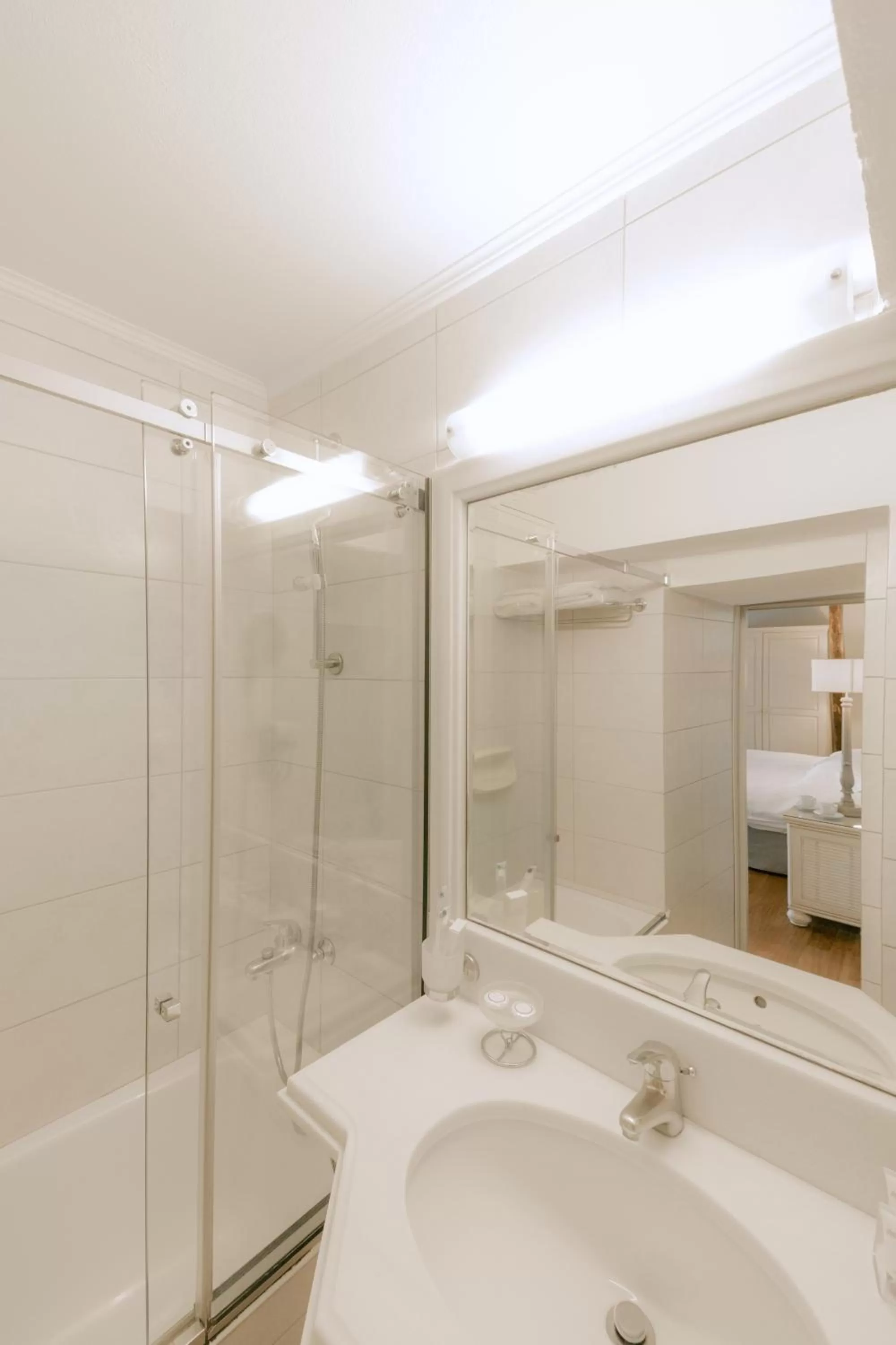 Bathroom in Kastello Hotel