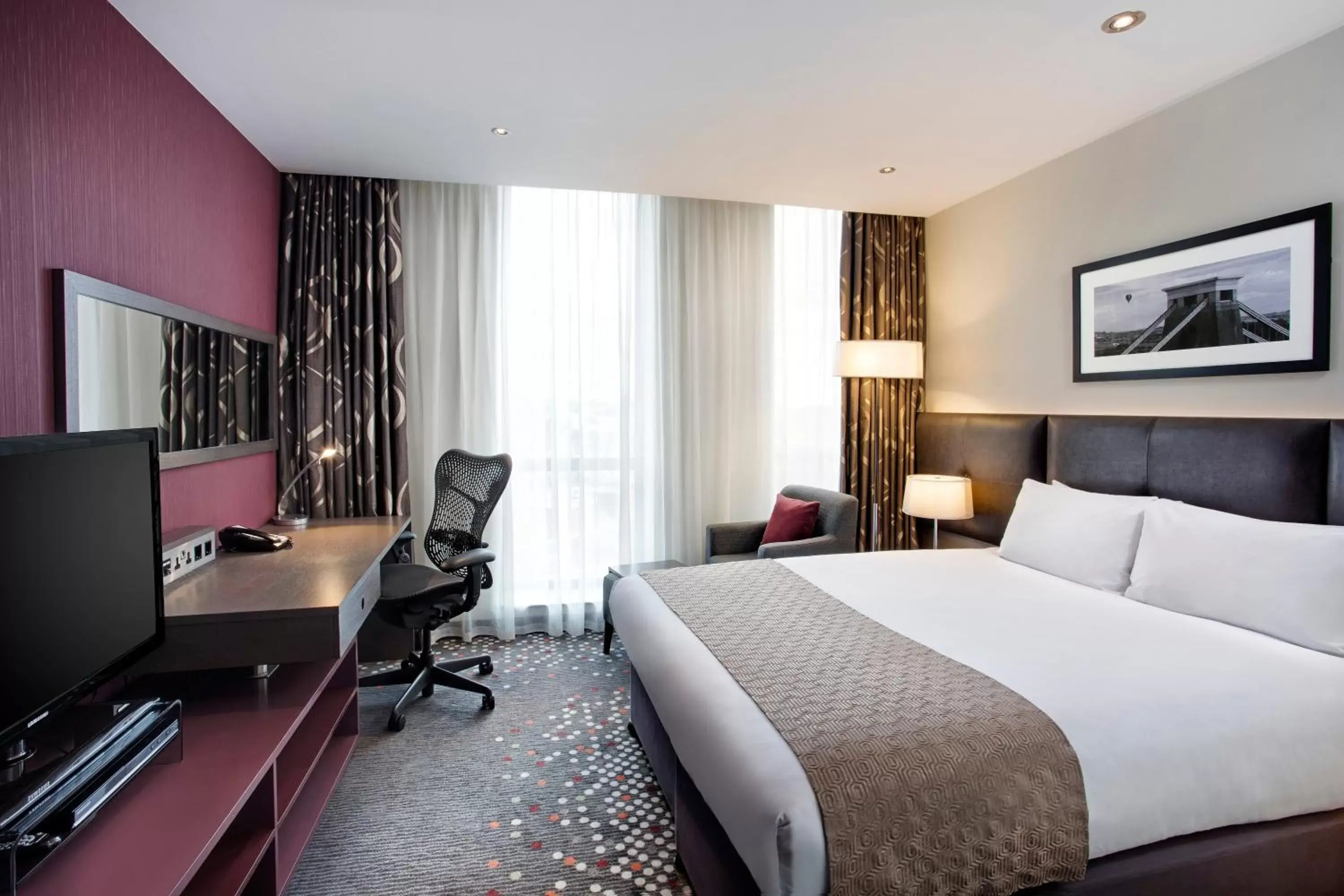 Standard Double Room with Walk In Shower in Holiday Inn Bristol City Centre by IHG Standard Double Room with Walk In Shower in Holiday Inn Bristol City Centre by IHG