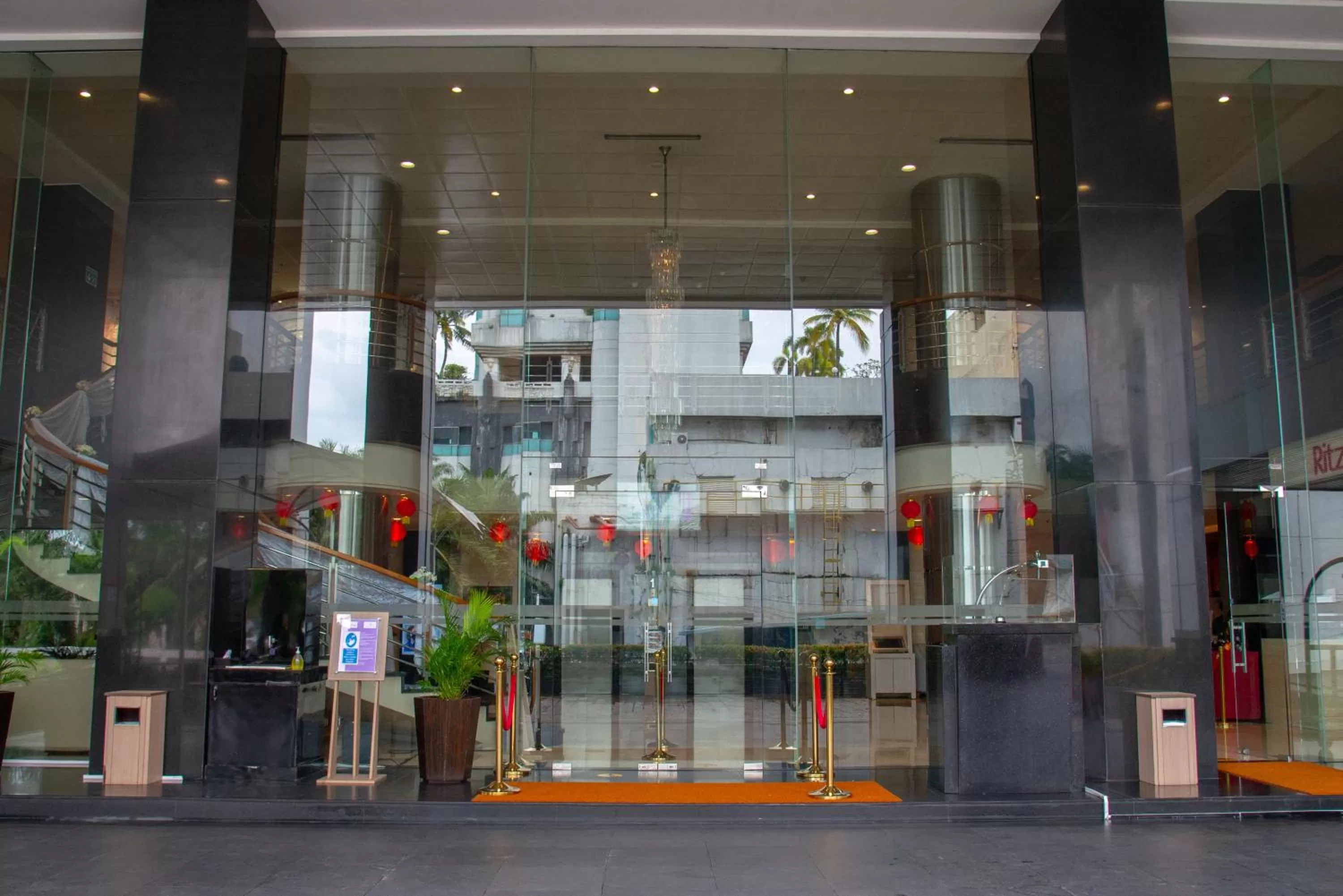 Facade/entrance in Orchardz Hotel Industri Jakarta Kemayoran