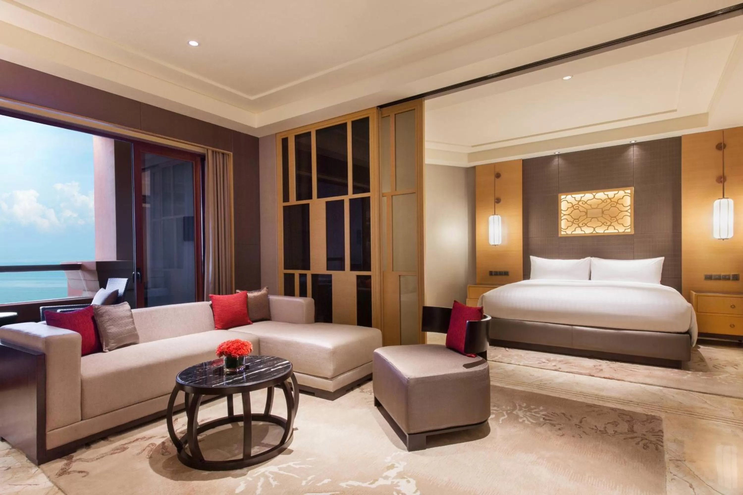 Photo of the whole room, Bed in Haikou Marriott Hotel