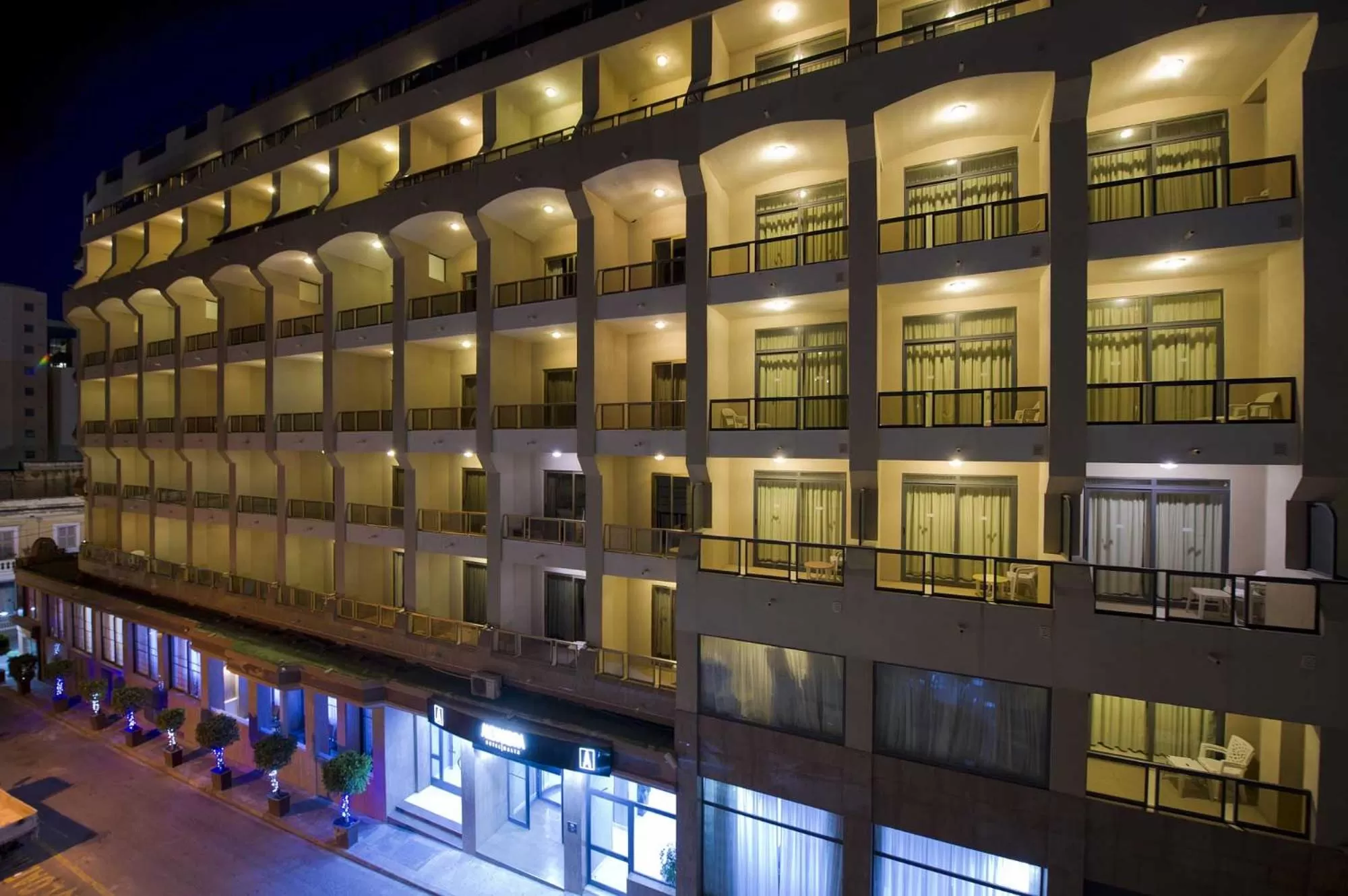 Facade/entrance in Alexandra Hotel
