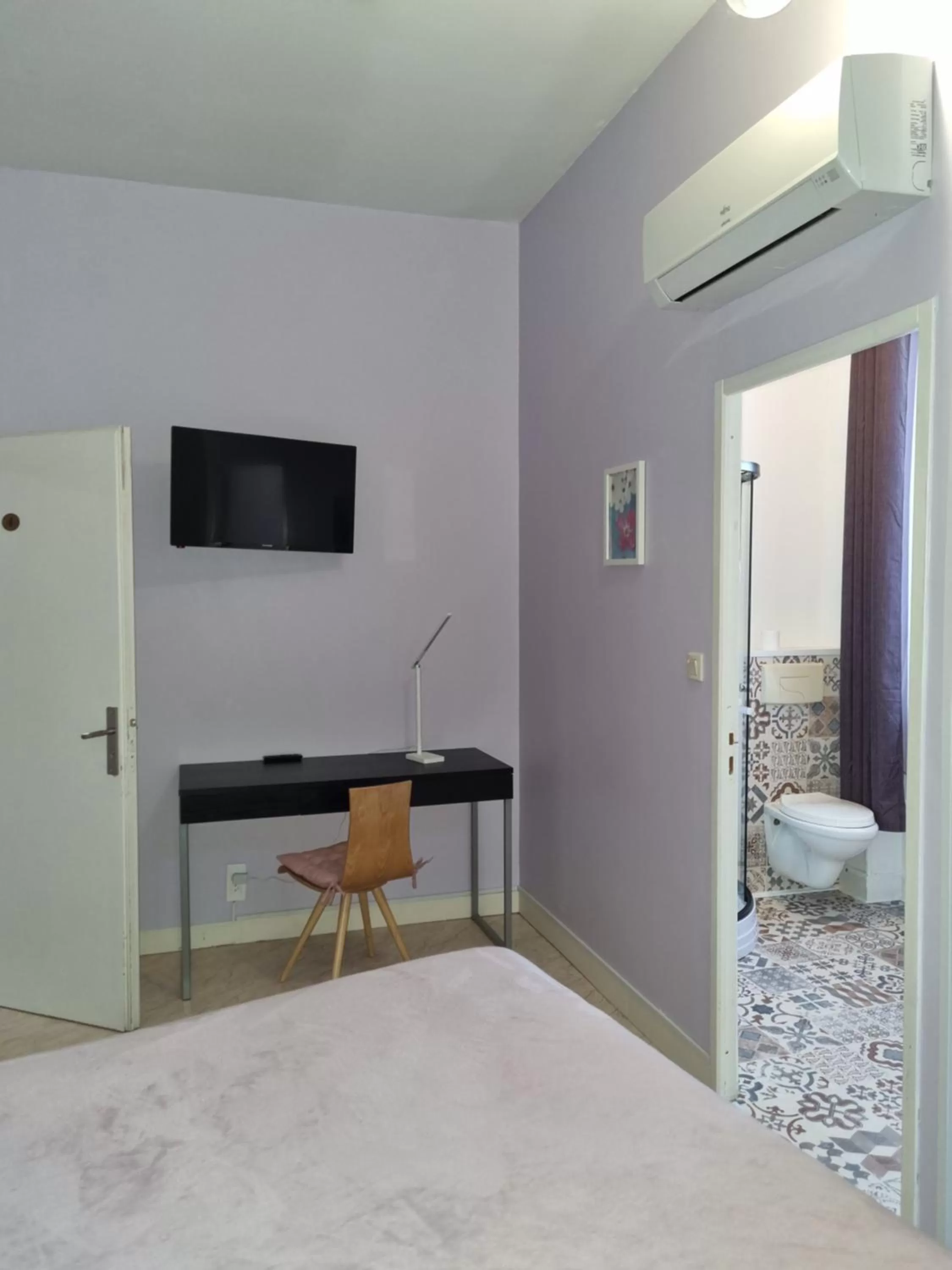 Bed in Hotel Café de la Gare