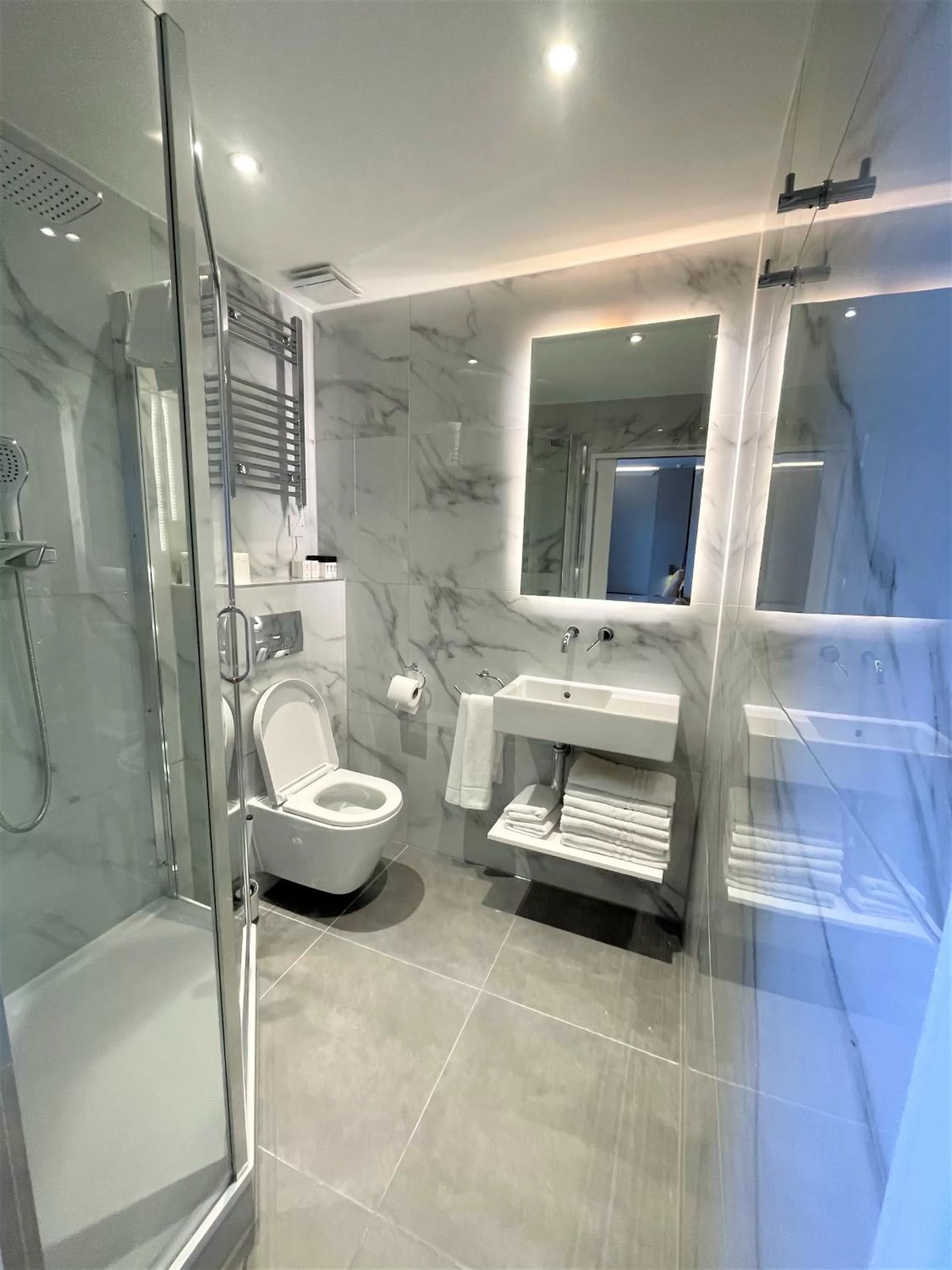 Bathroom in 198 Studios