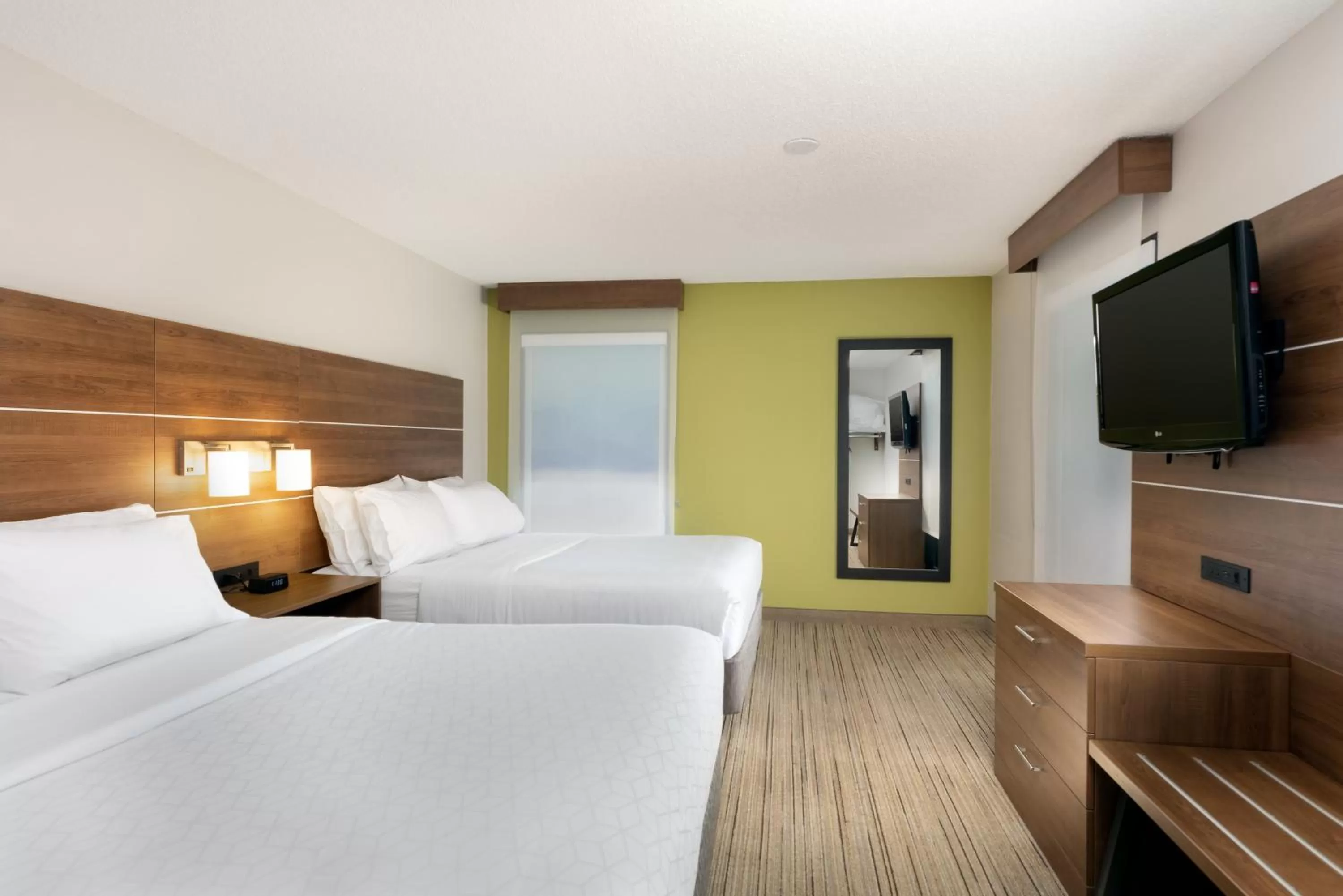 Photo of the whole room, Bed in Holiday Inn Express & Suites Milton East I-10 by IHG