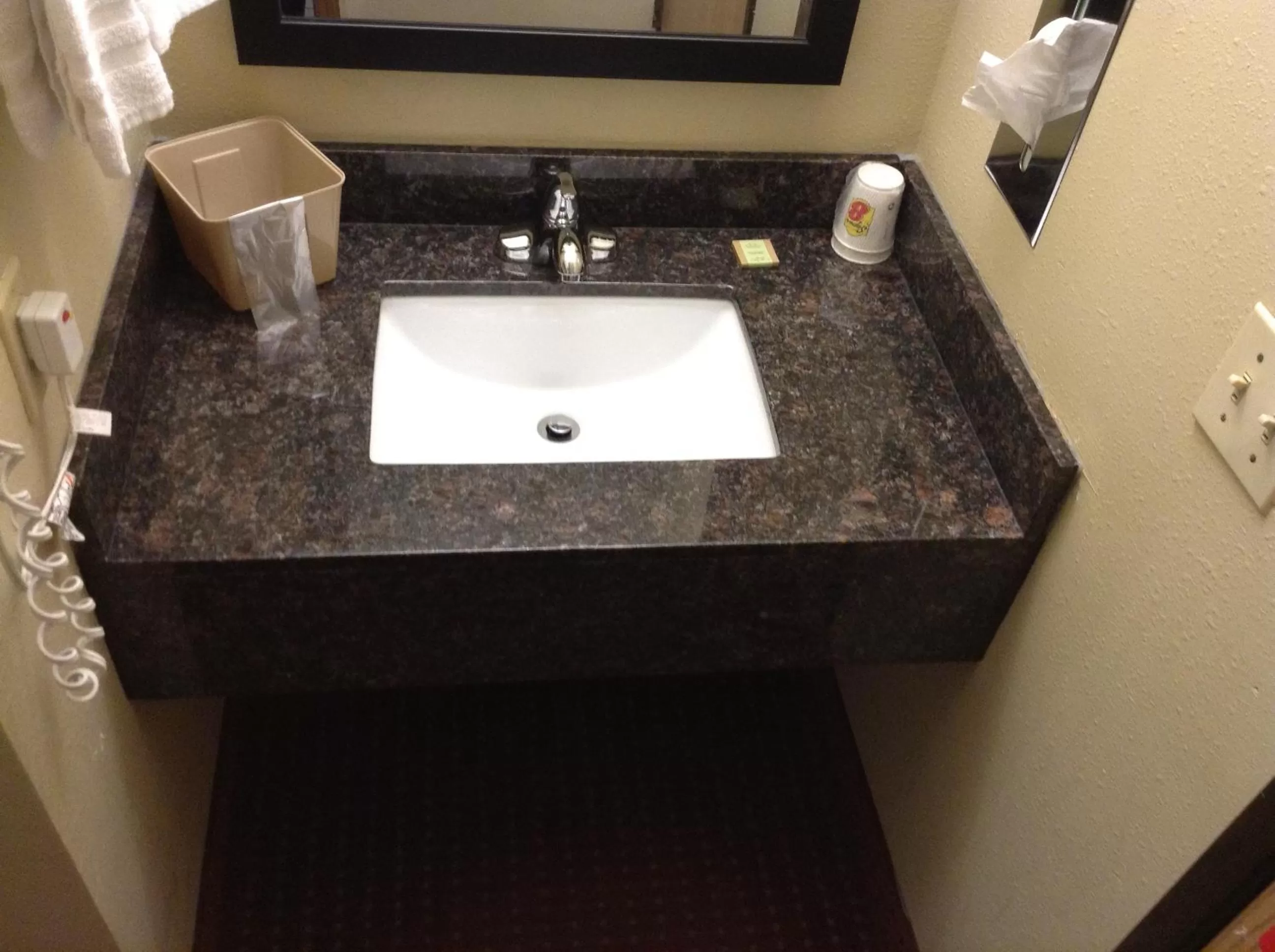 Decorative detail in Super 8 by Wyndham Grinnell IA