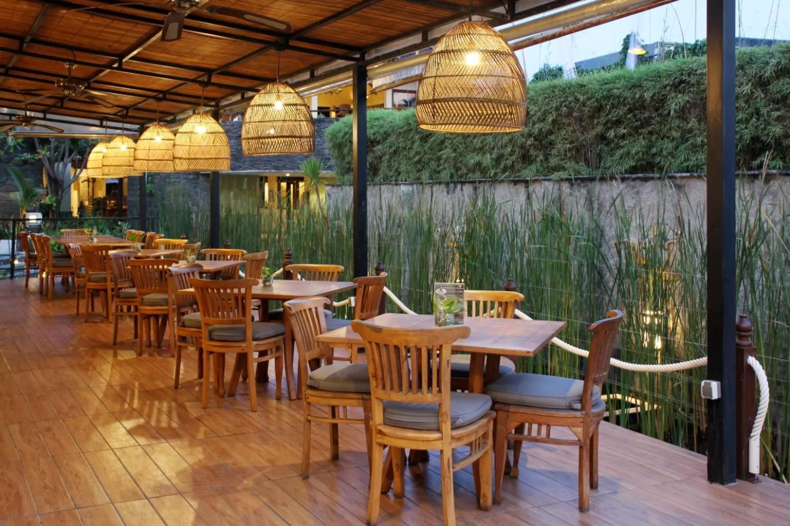 Restaurant/places to eat in AlamKulkul Boutique Resort