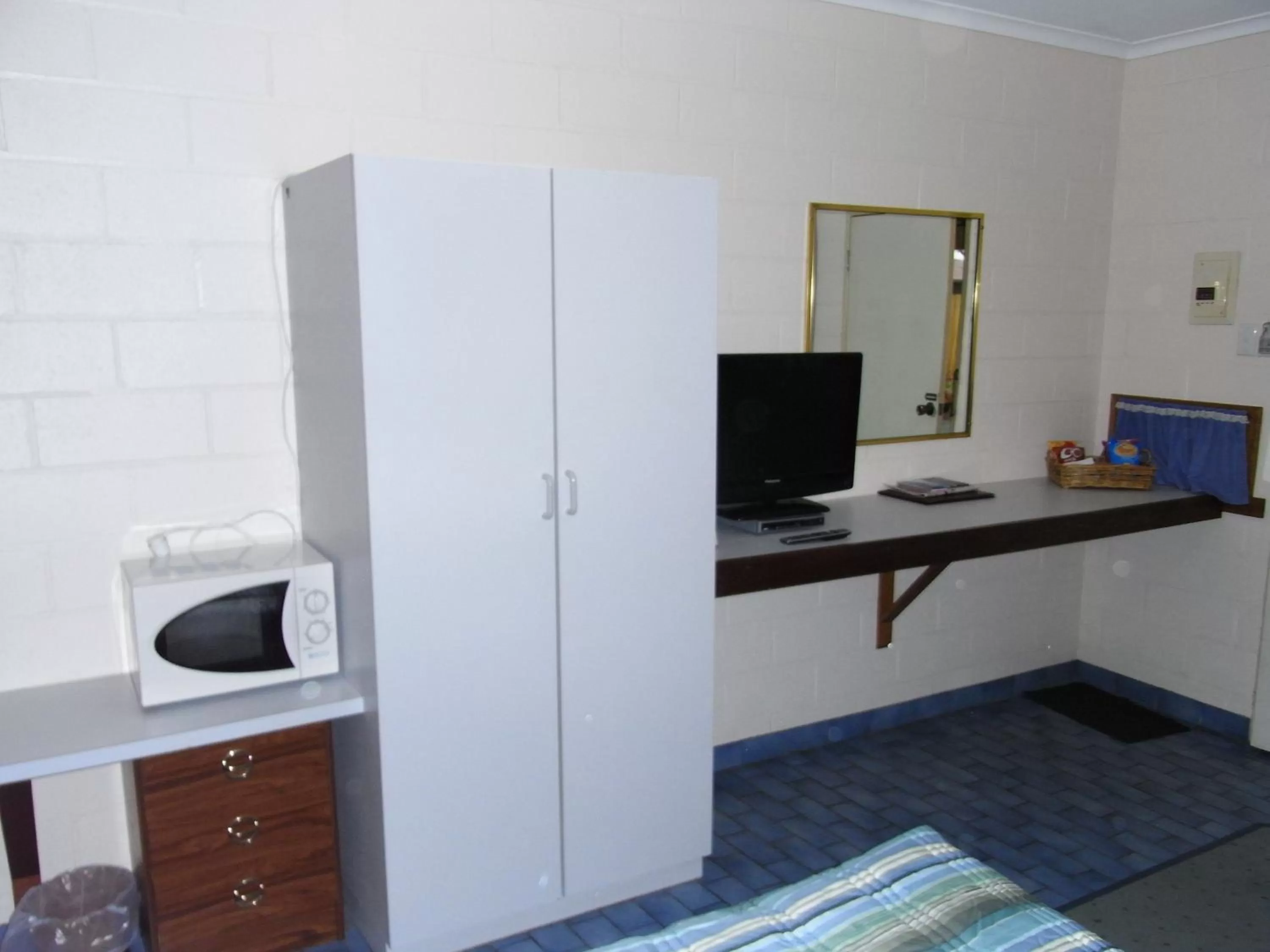 TV and multimedia, Kitchen/Kitchenette in Yarragon Motel