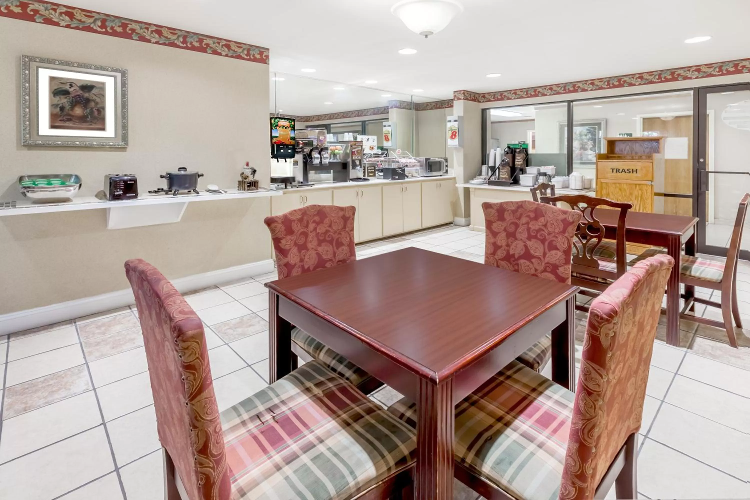 Coffee/tea facilities in Super 8 by Wyndham Pine Bluff