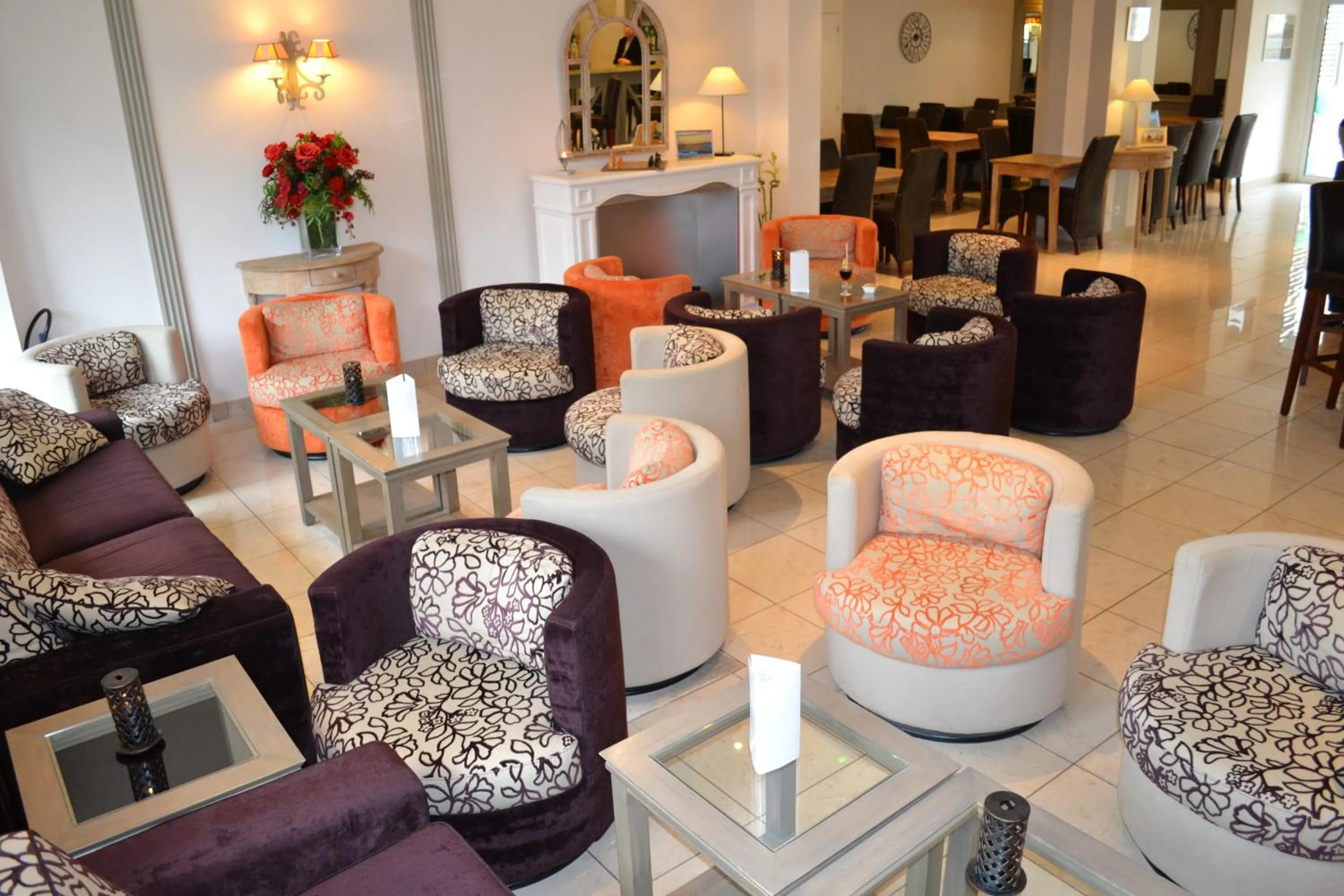 Lounge or bar in Almoria Hôtel & SPA