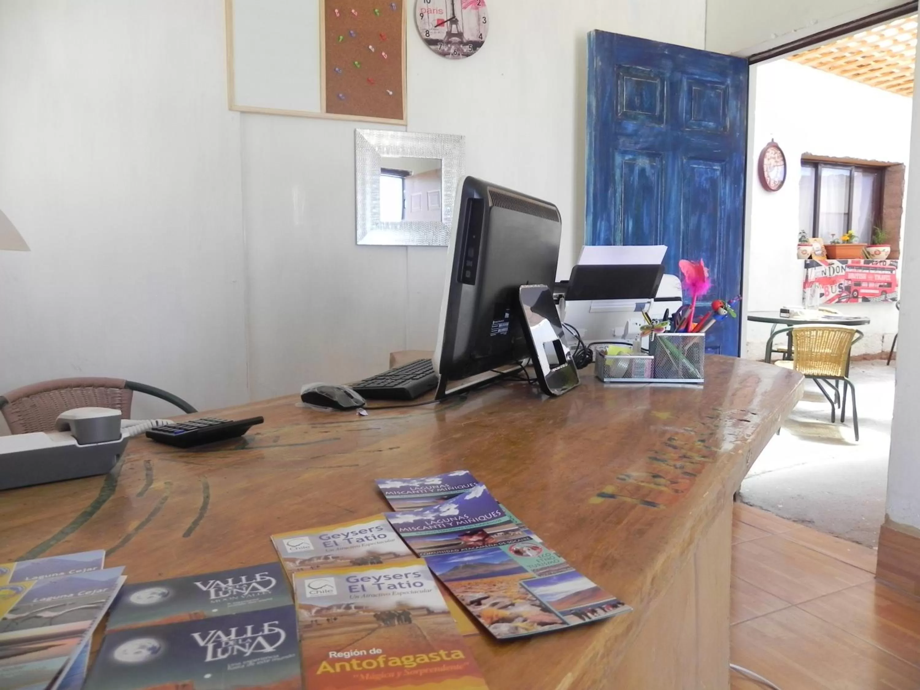 Lobby or reception, TV/Entertainment Center in Hostal Siete Colores