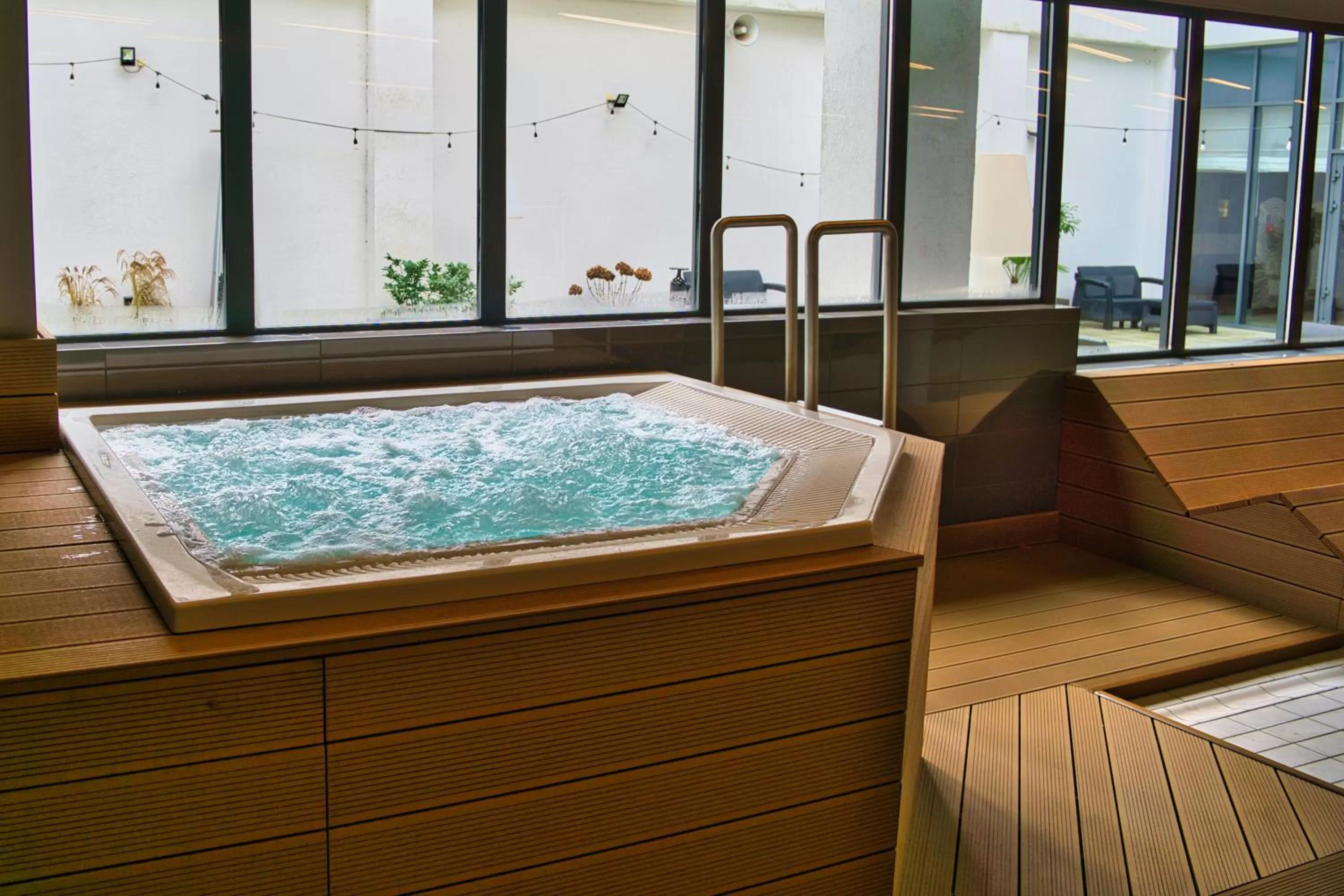Hot Tub in Novotel Szczecin Centrum