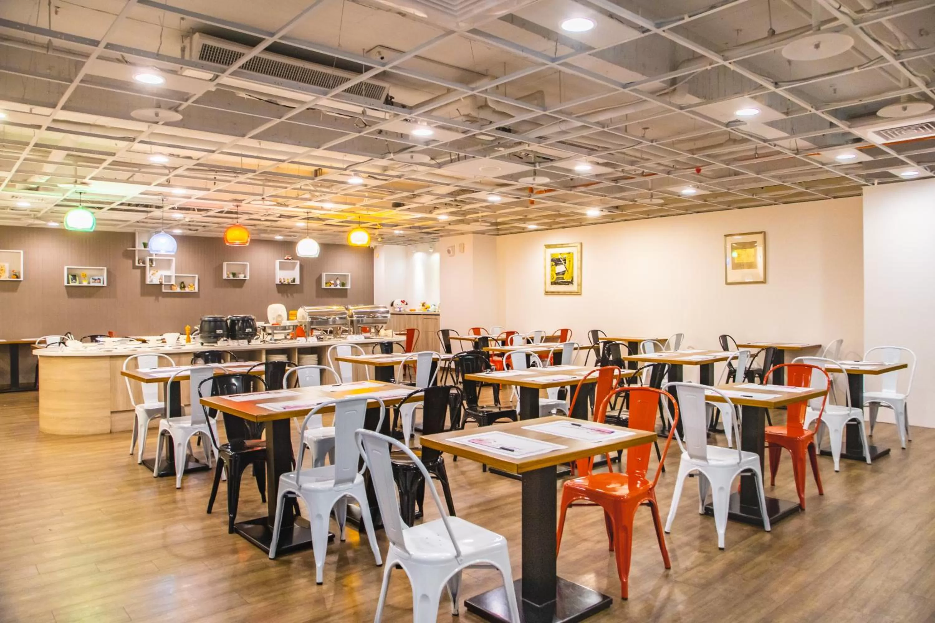 Restaurant/places to eat in Wholesome Hotel