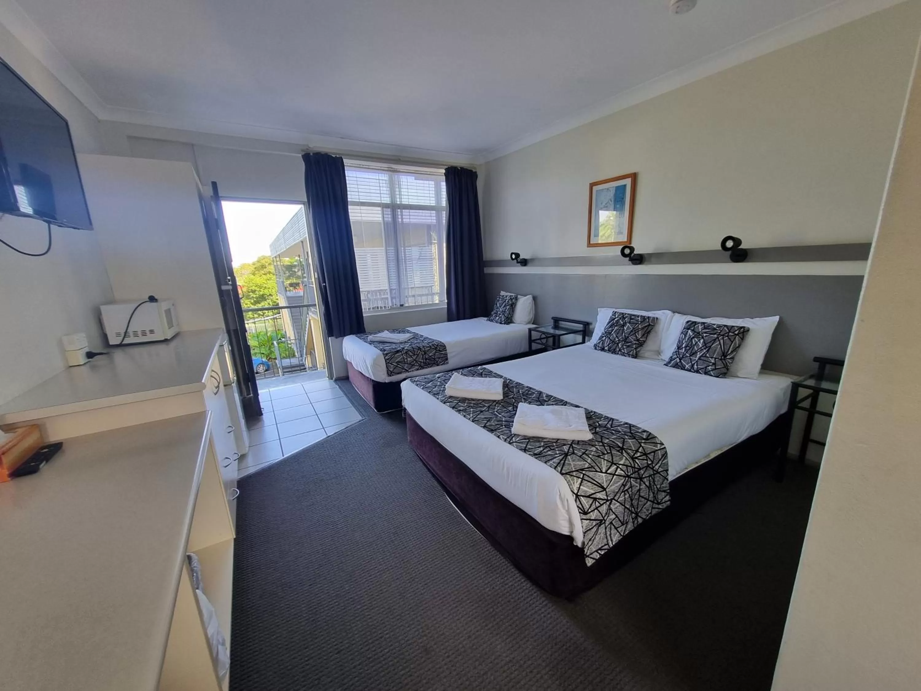 Bed in Park Drive Motel