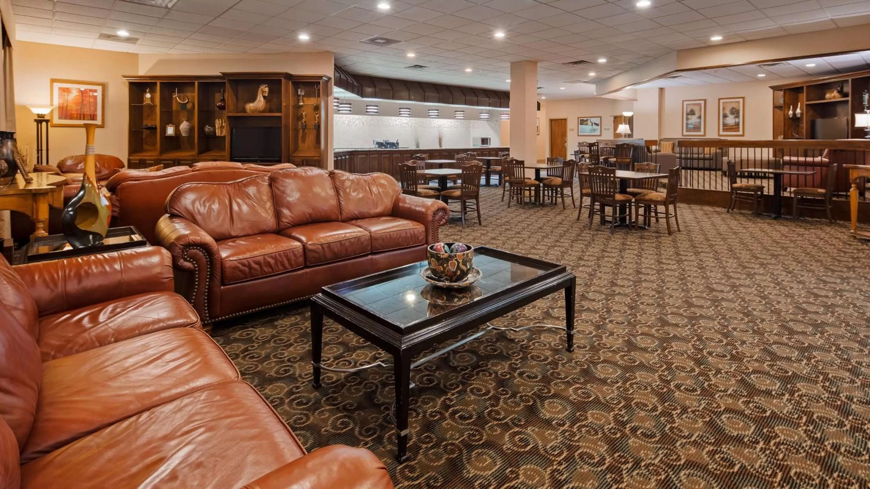 Lobby or reception in Best Western Crossroads of the Bluffs